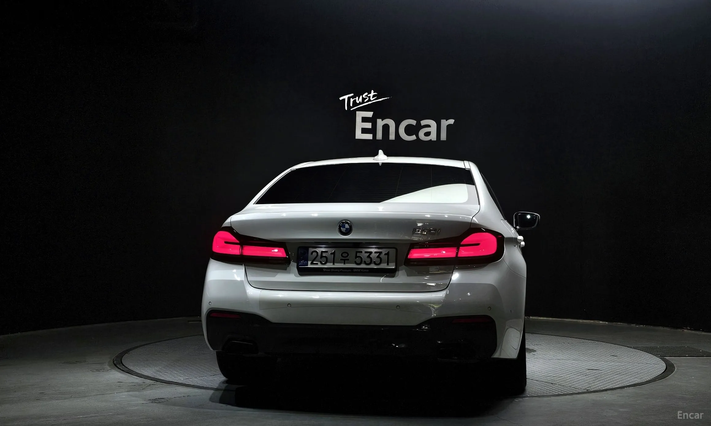 BMW 5 Series (G30) превью 3
