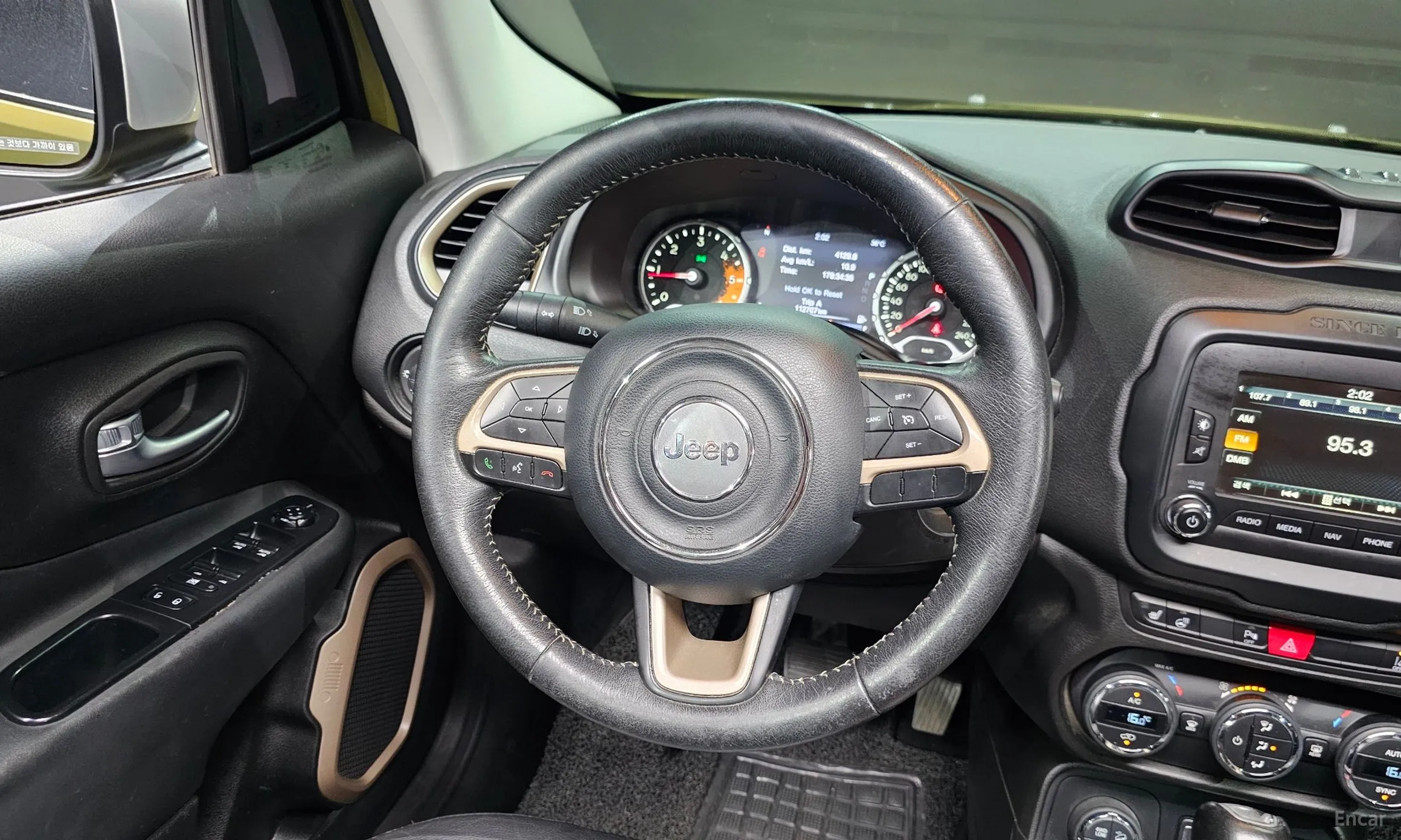 Jeep Renegade превью 13