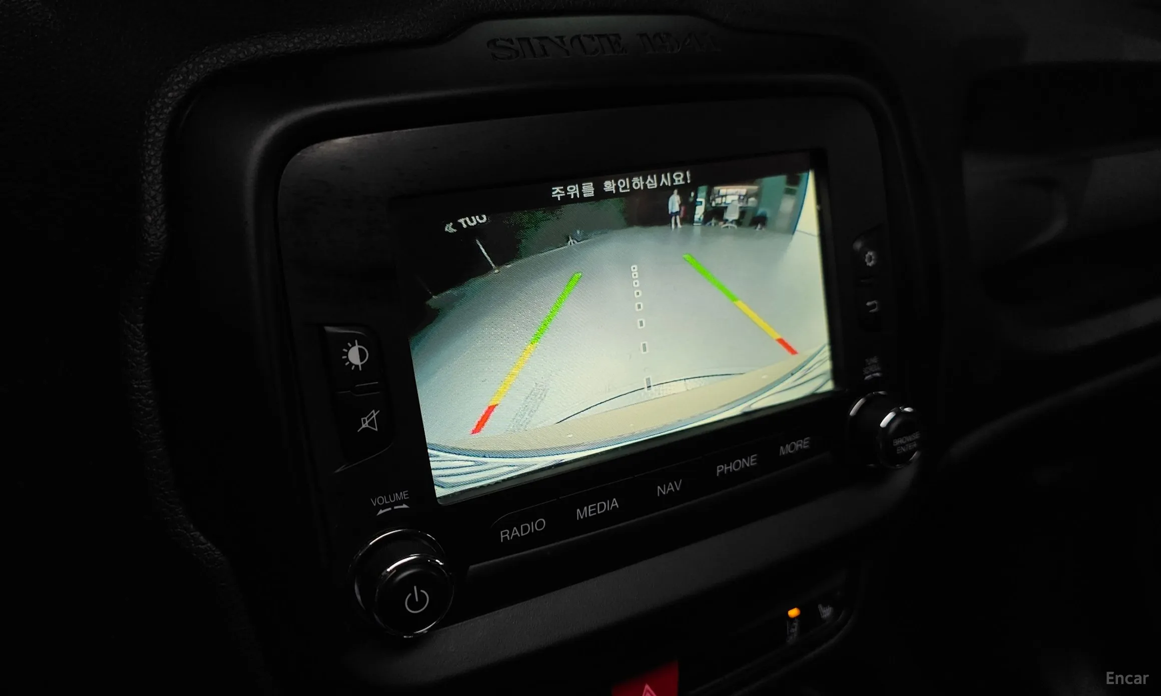 Jeep Renegade превью 15