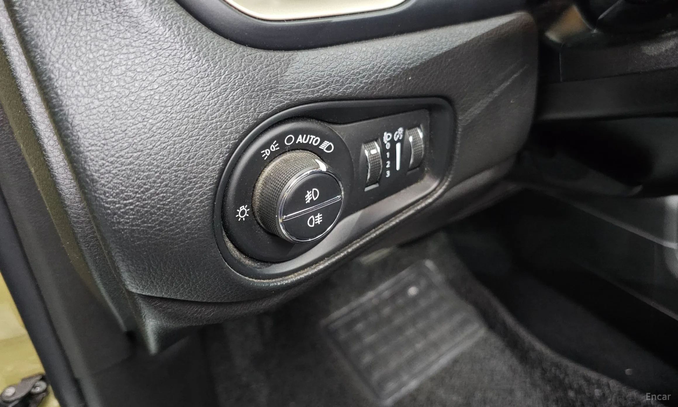 Jeep Renegade превью 16