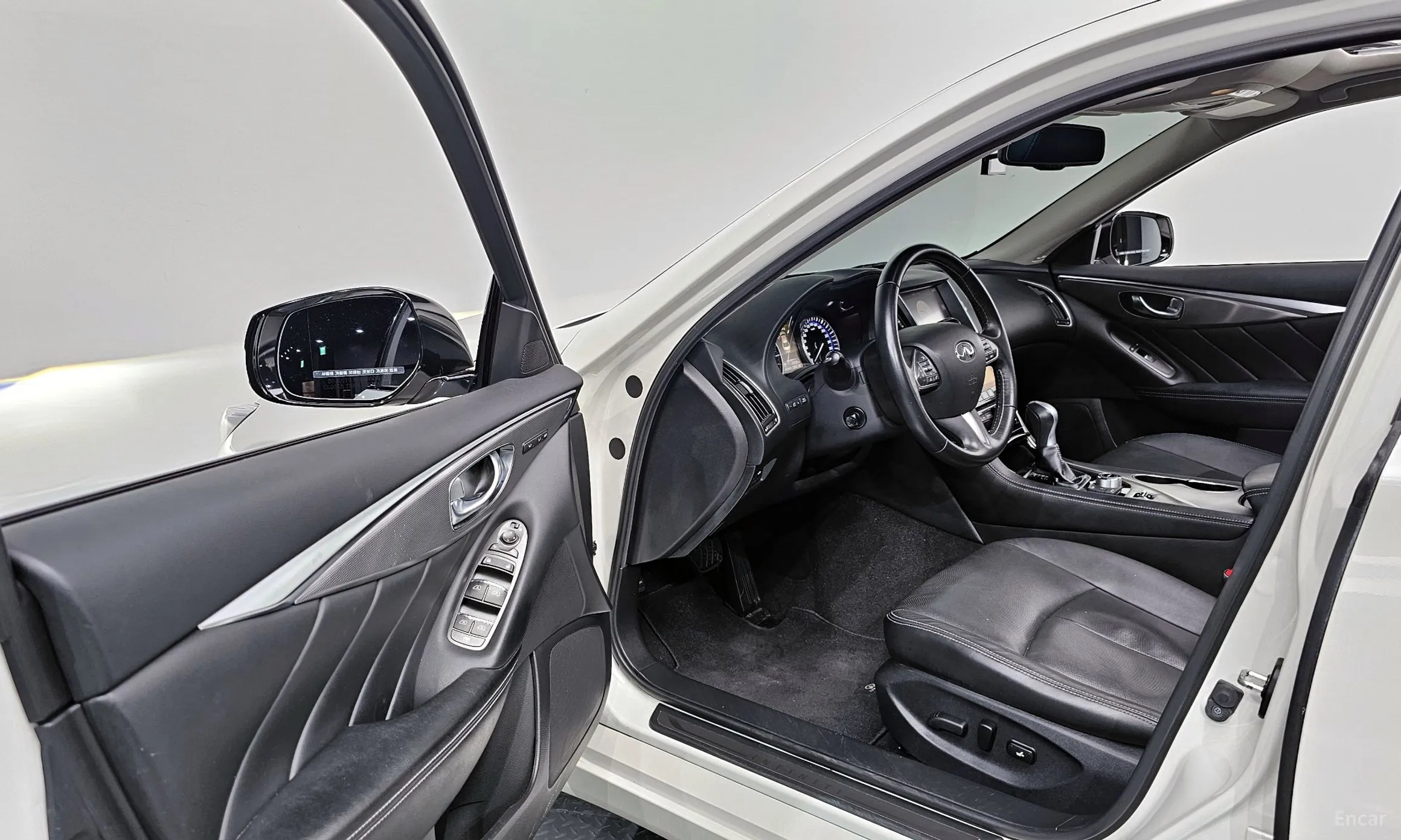 Infiniti Q50 превью 11