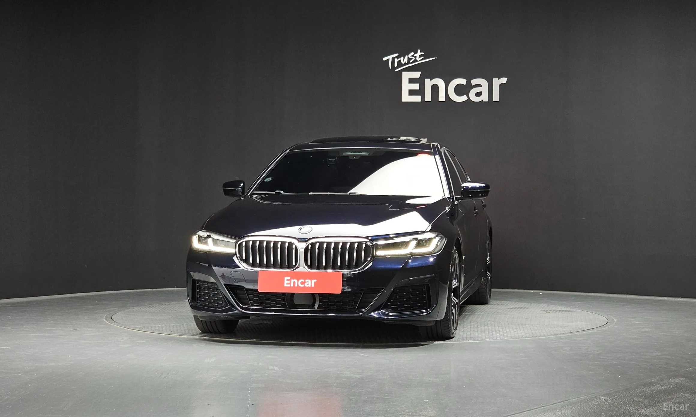 BMW 5 Series (G30) превью 2