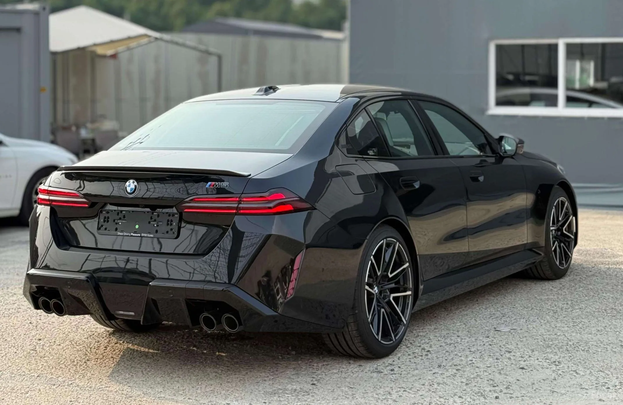 BMW M5 (G90)