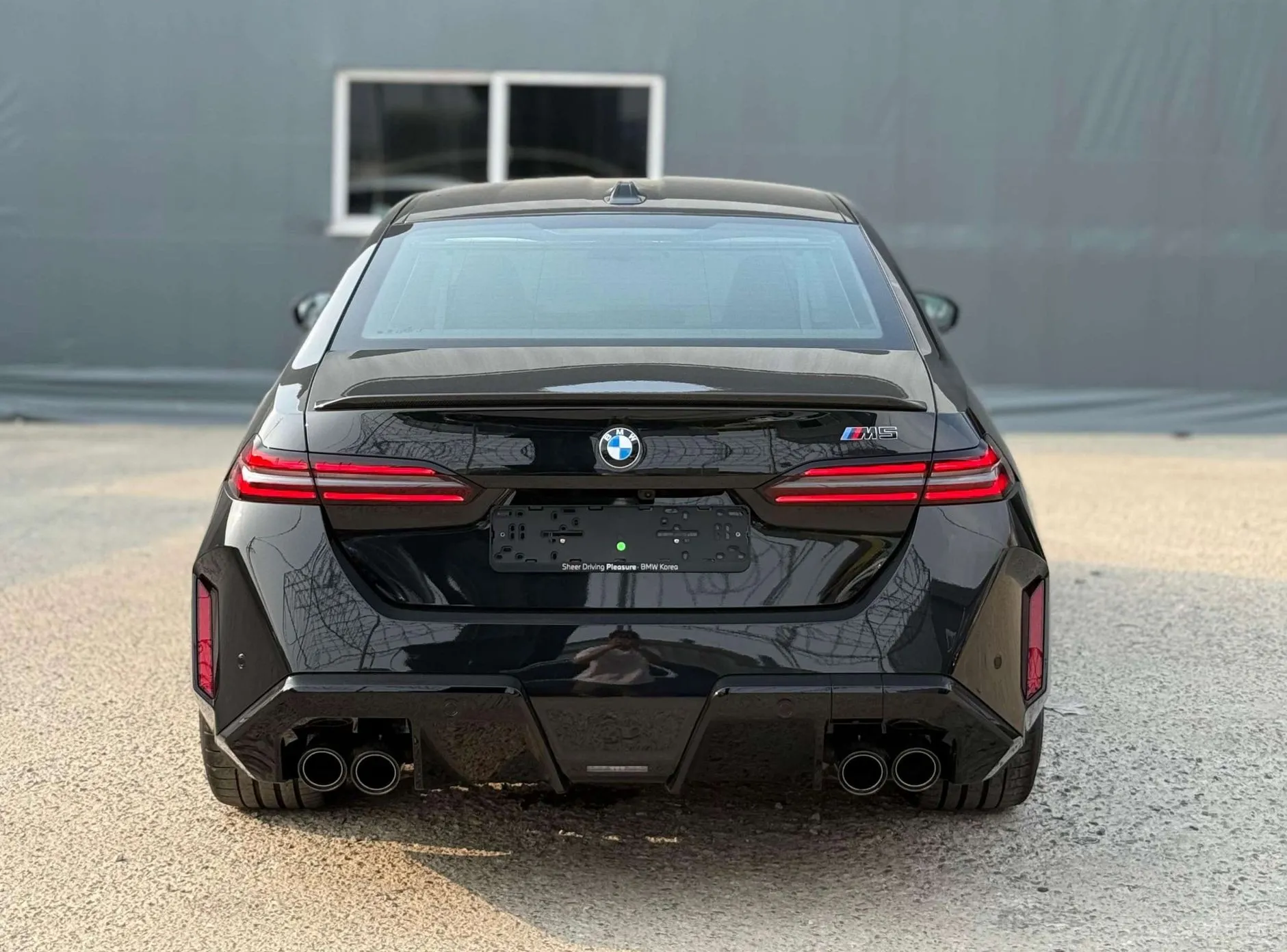 BMW M5 (G90) превью 3