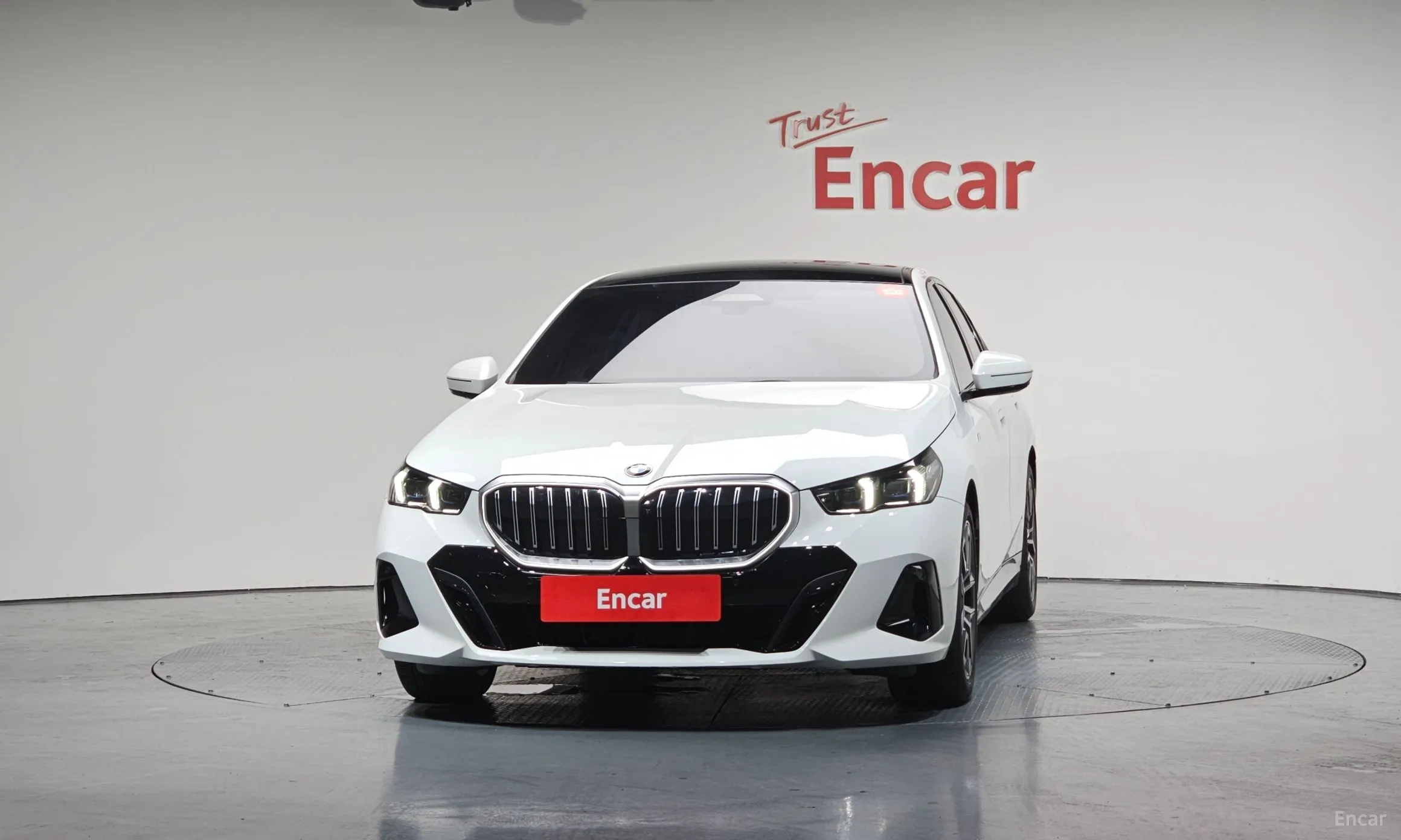 BMW 5 Series (G60) превью 2