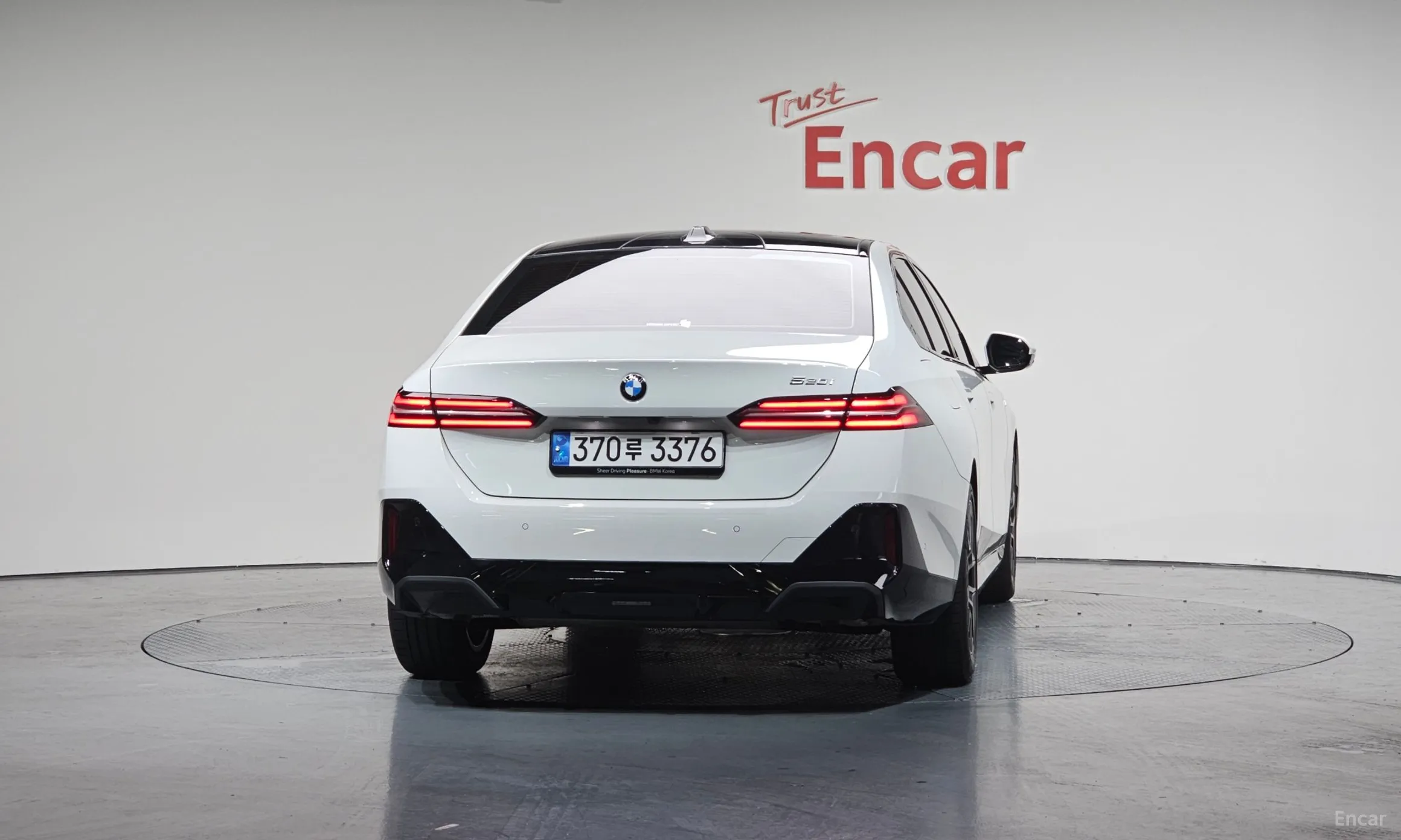 BMW 5 Series (G60) превью 3