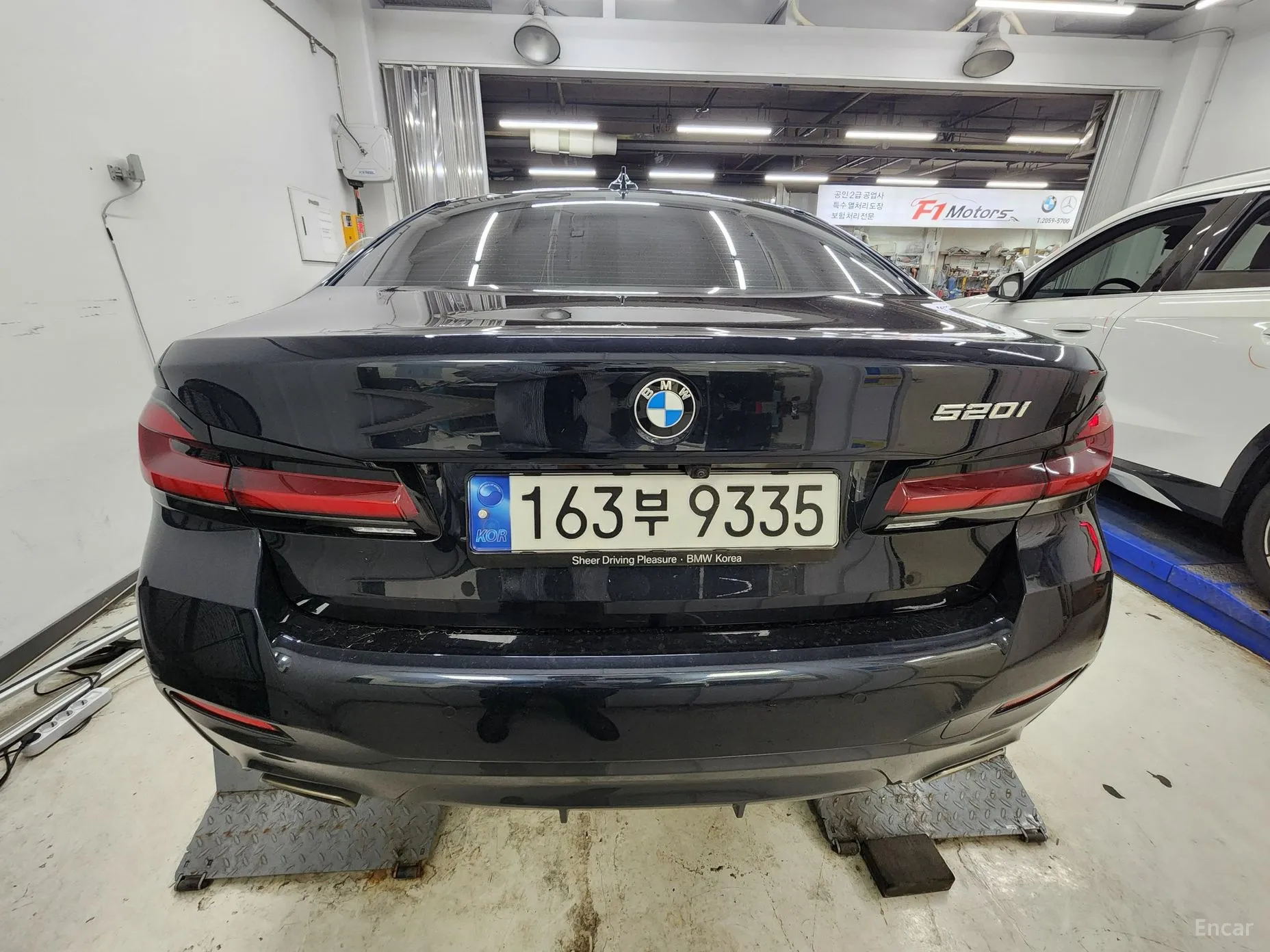 BMW 5 Series (G30) превью 3