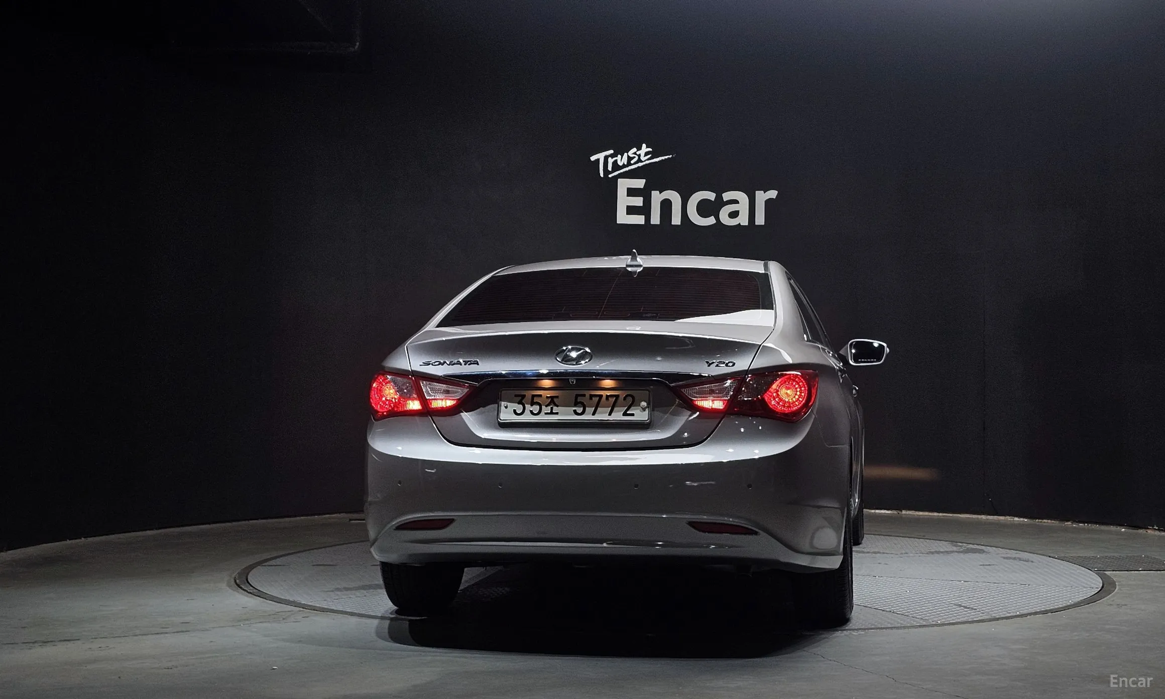 Hyundai YF Sonata превью 3