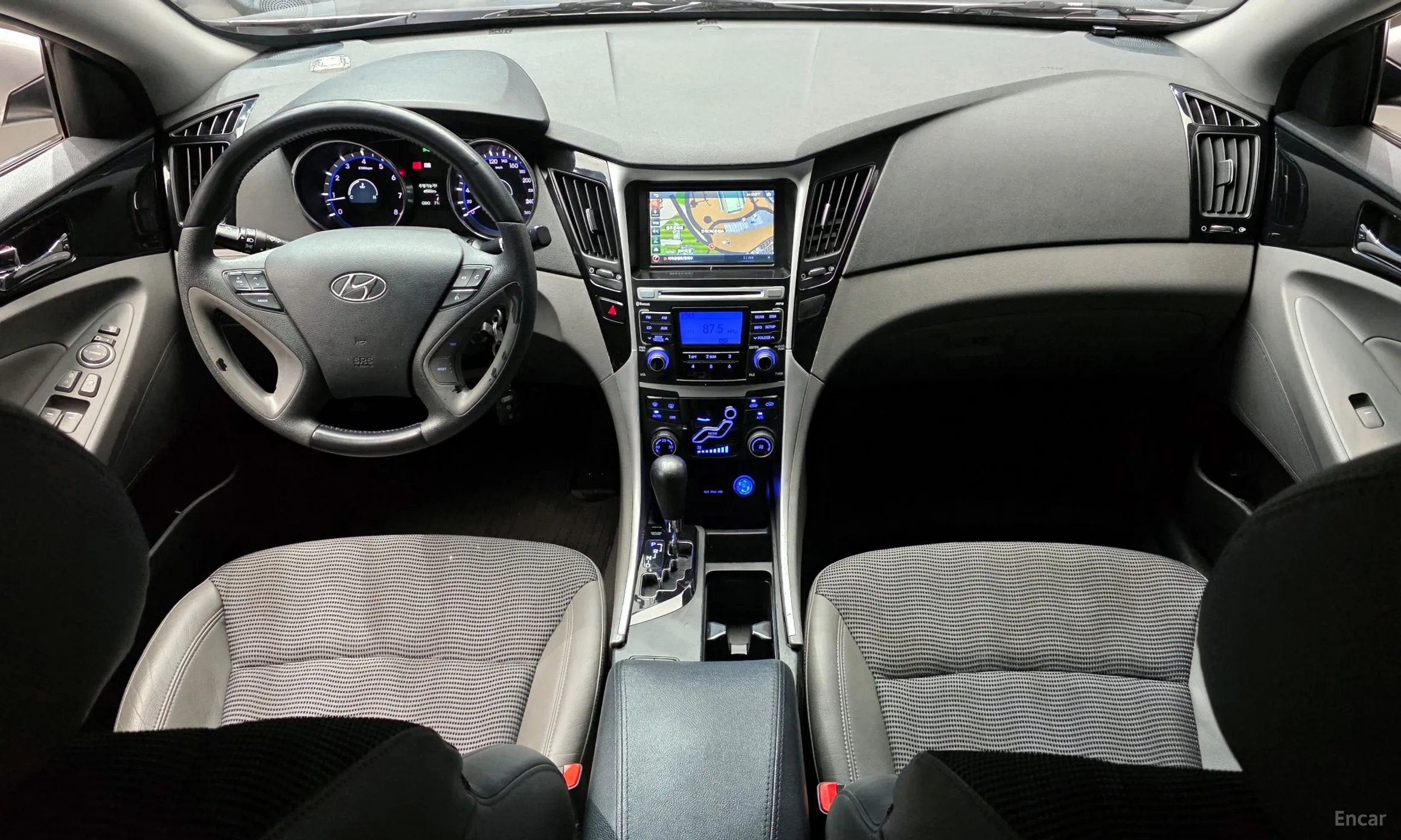 Hyundai YF Sonata превью 4