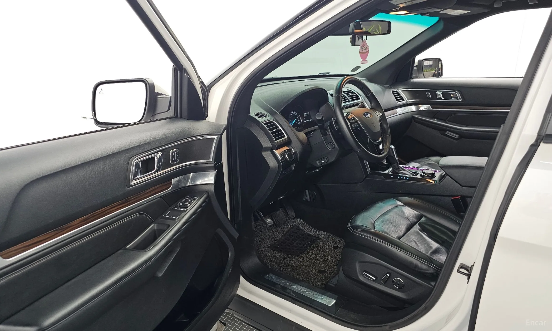 Ford Explorer превью 10