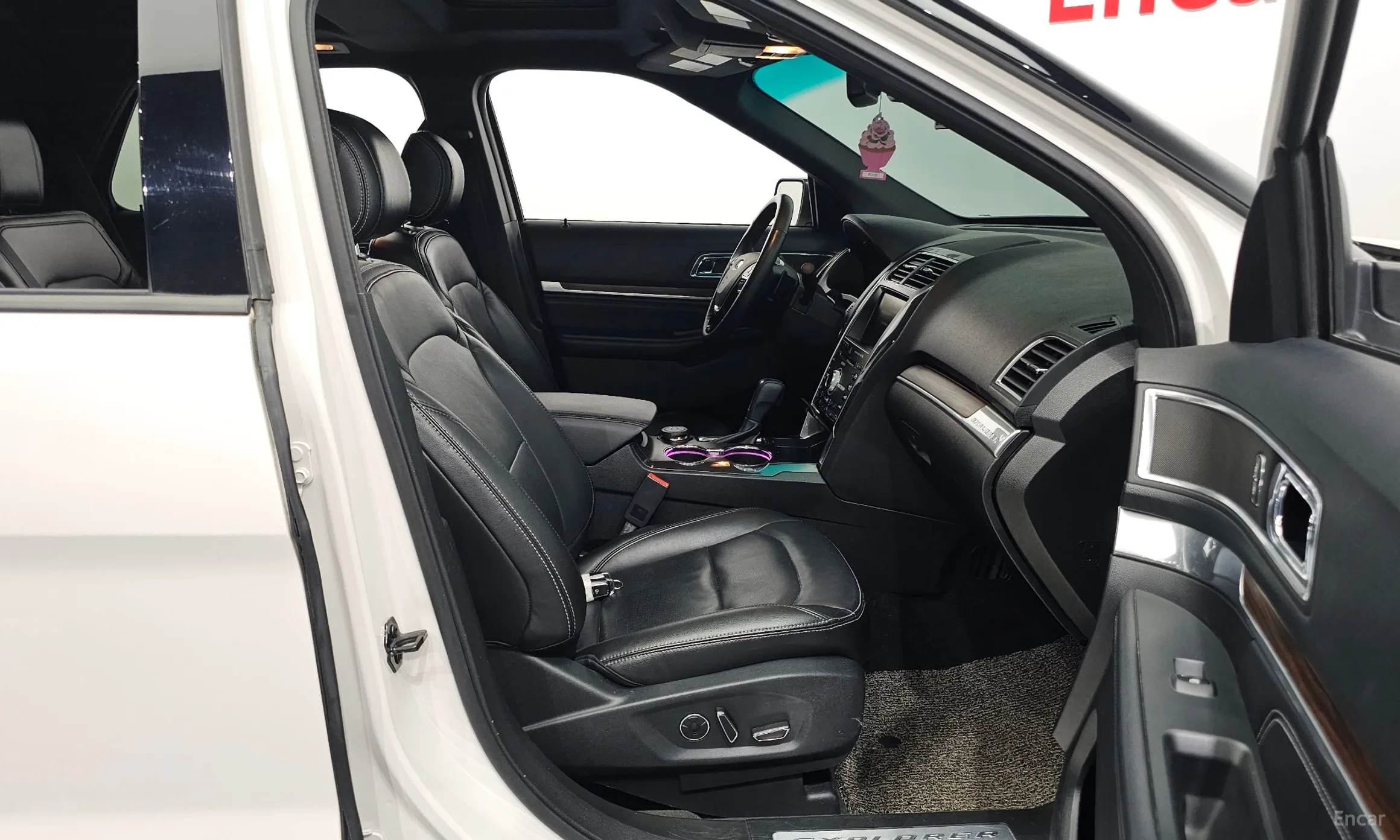 Ford Explorer превью 11