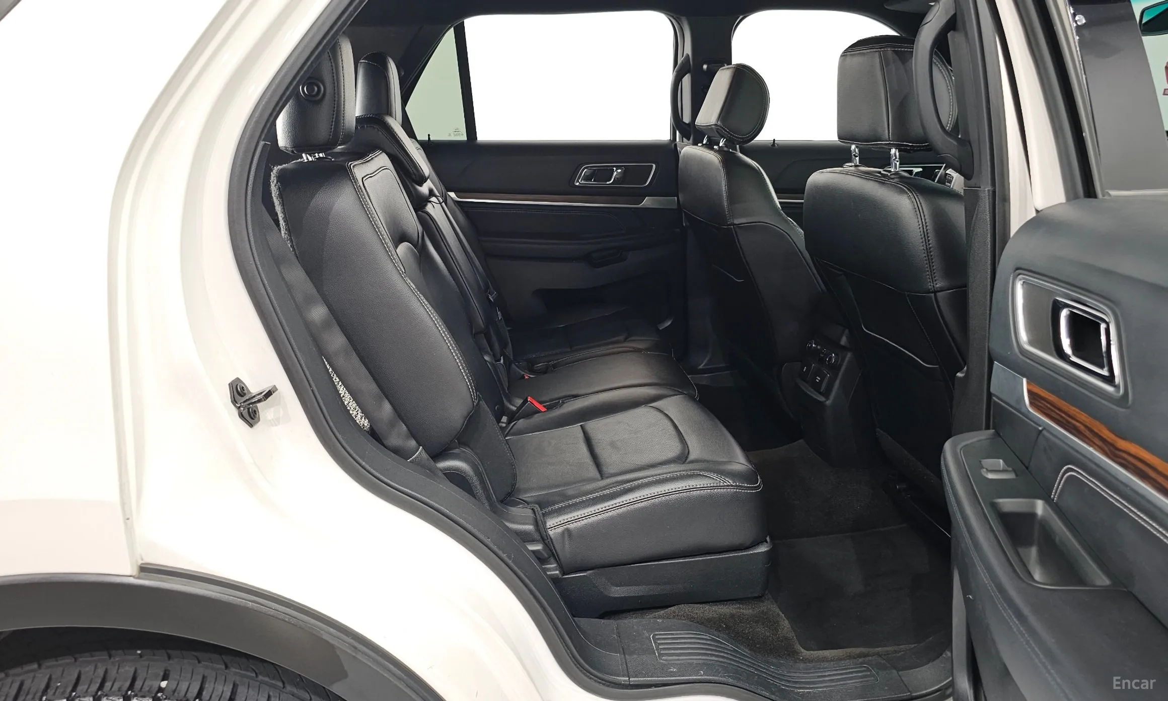 Ford Explorer превью 12