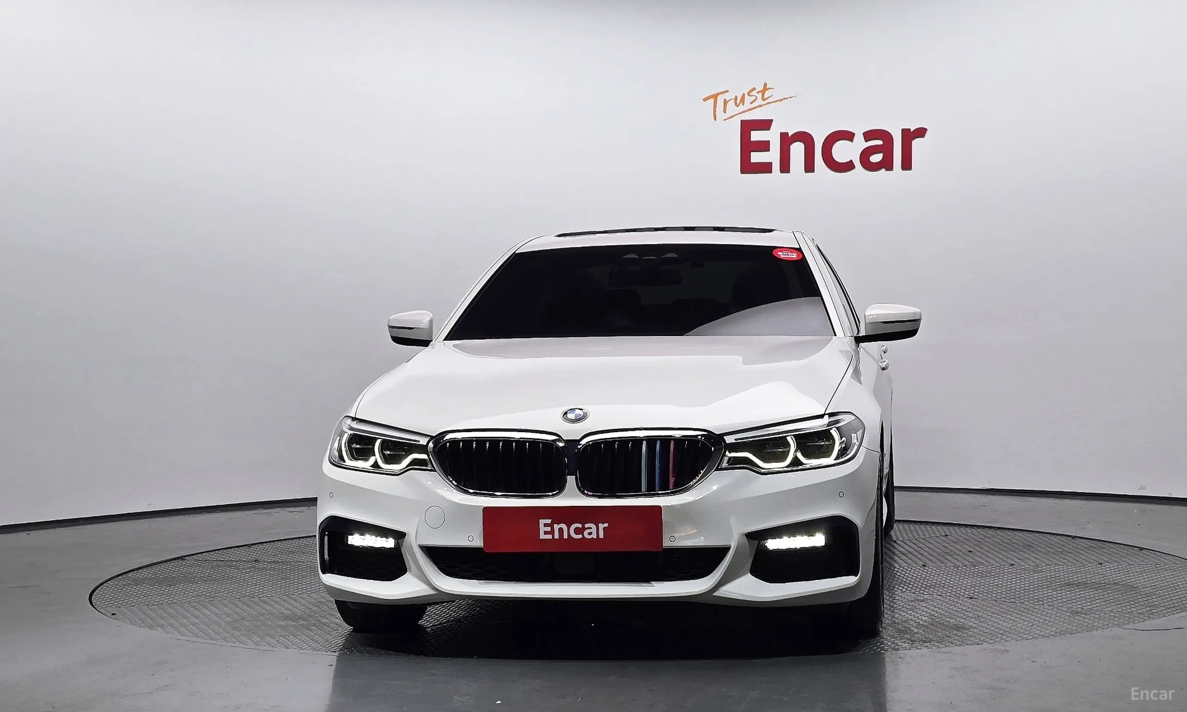 BMW 5 Series (G30) превью 2