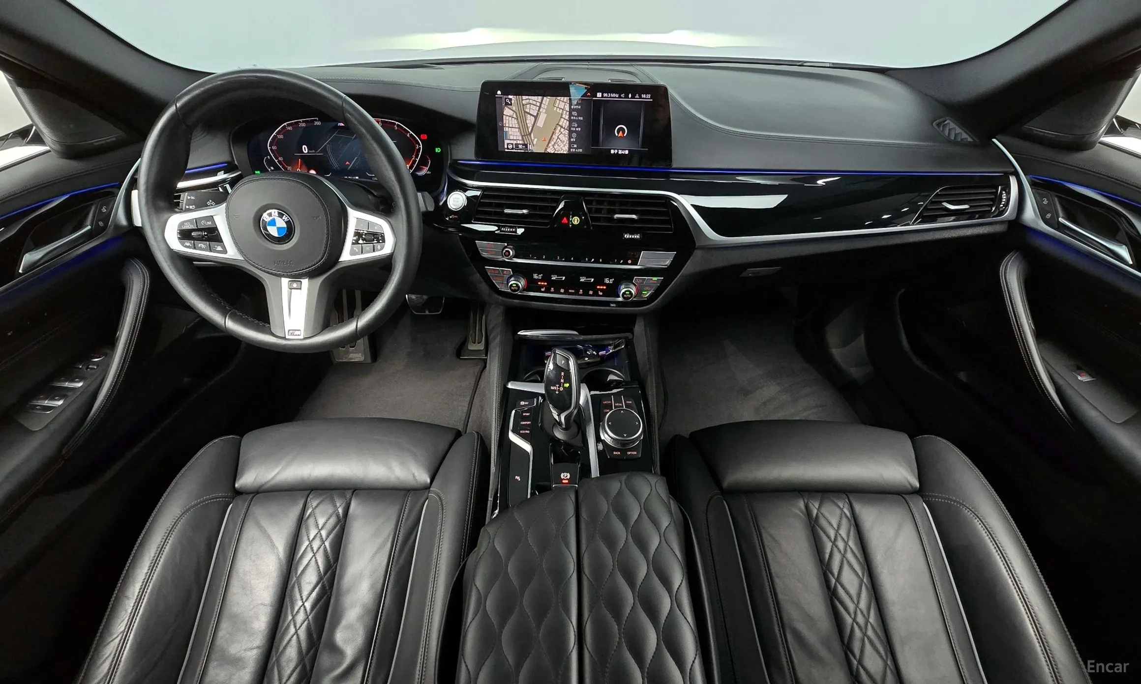BMW 5 Series (G30) превью 4