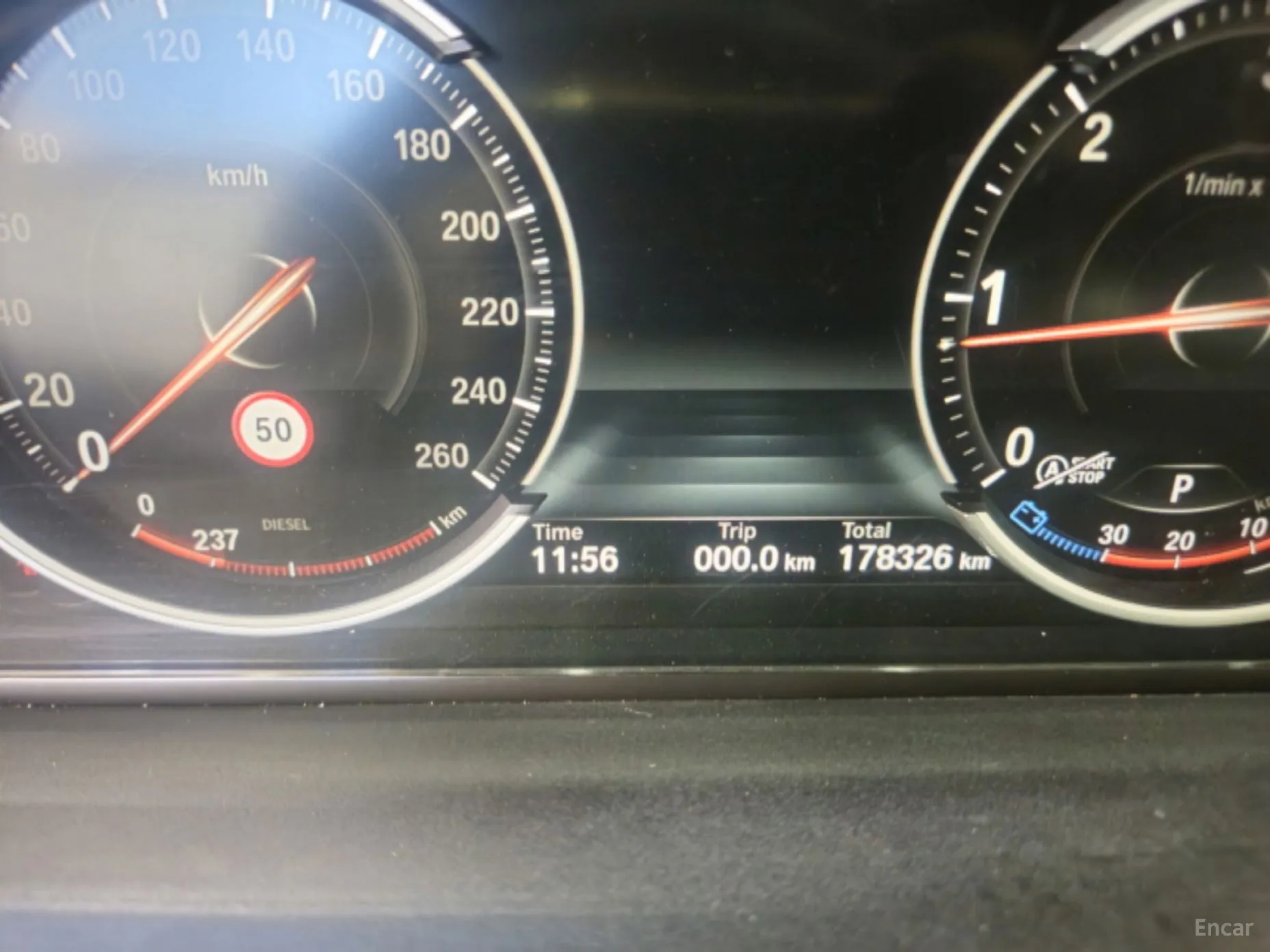 BMW 5 Series (F10) превью 4