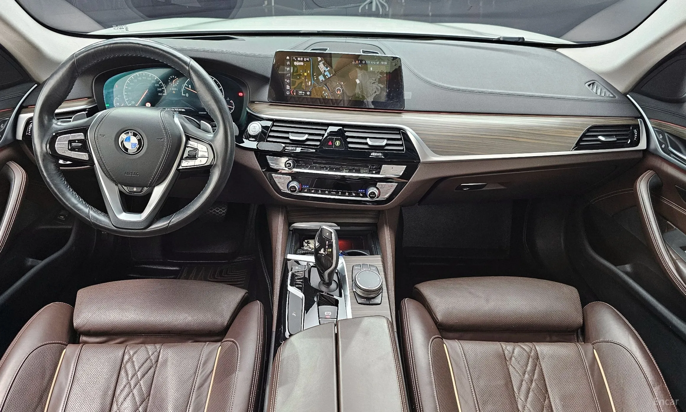 BMW 5 Series (G30) превью 4