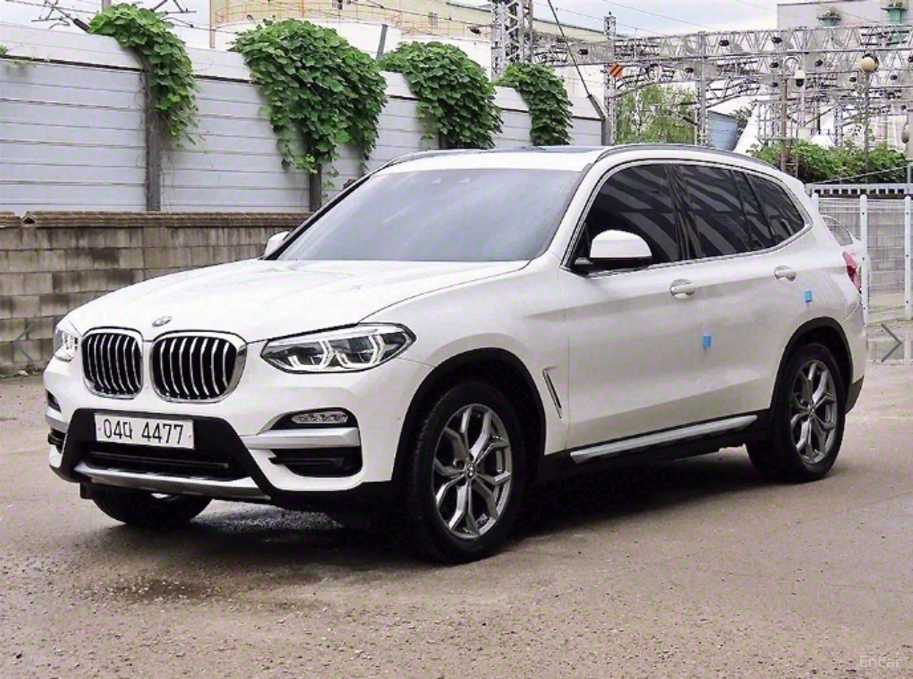 X3 (G01)