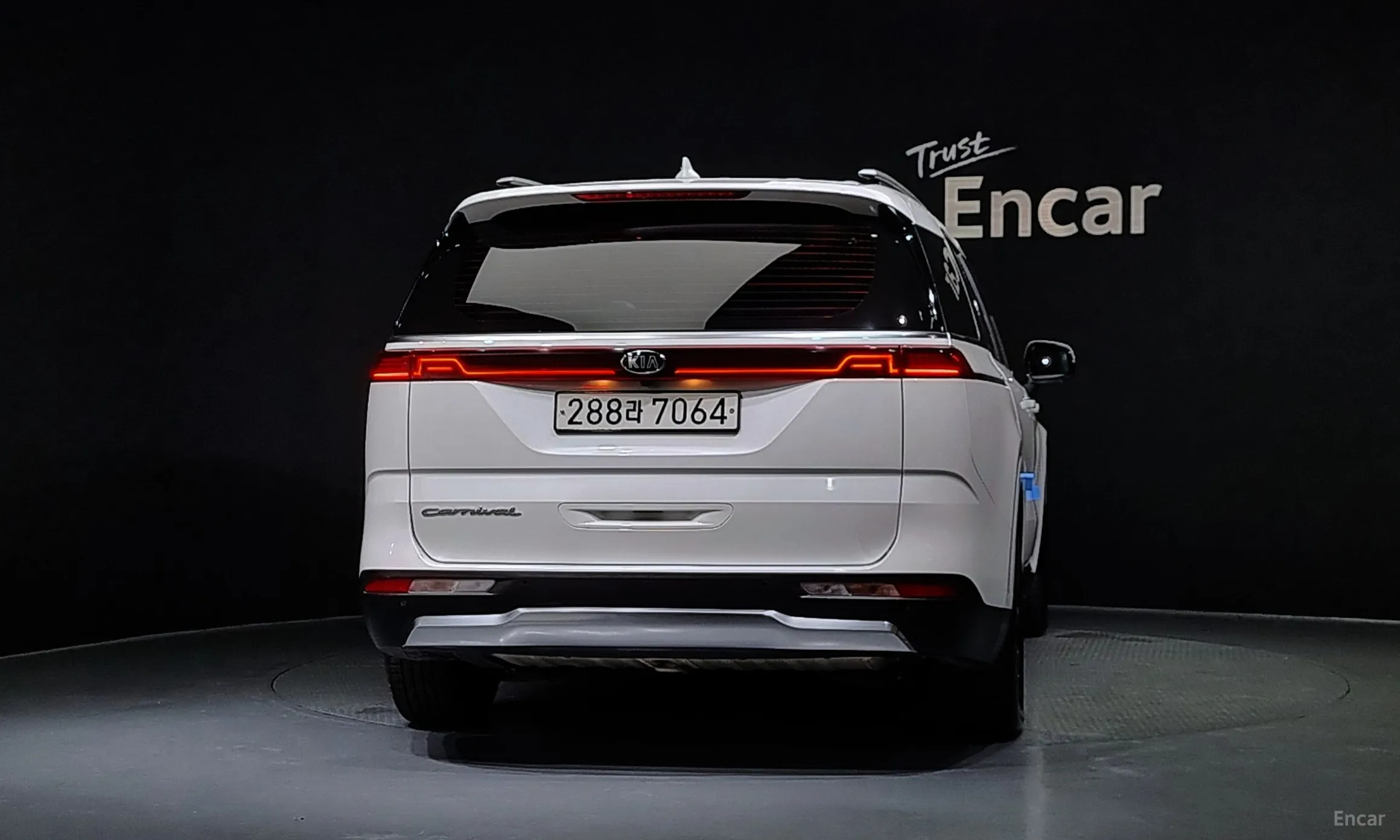 Kia Carnival Gen 4 превью 3