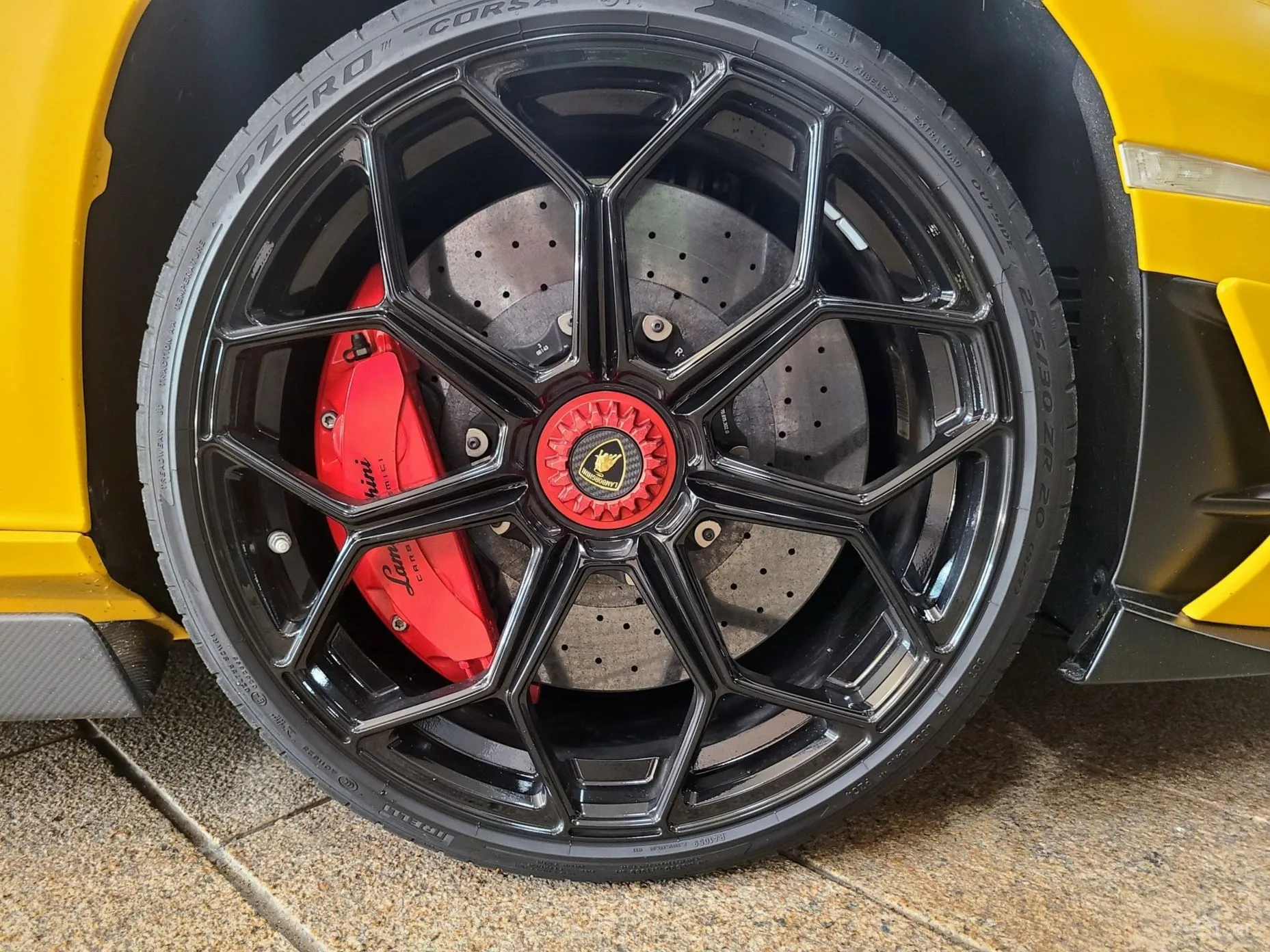 Lamborghini Aventador превью 12