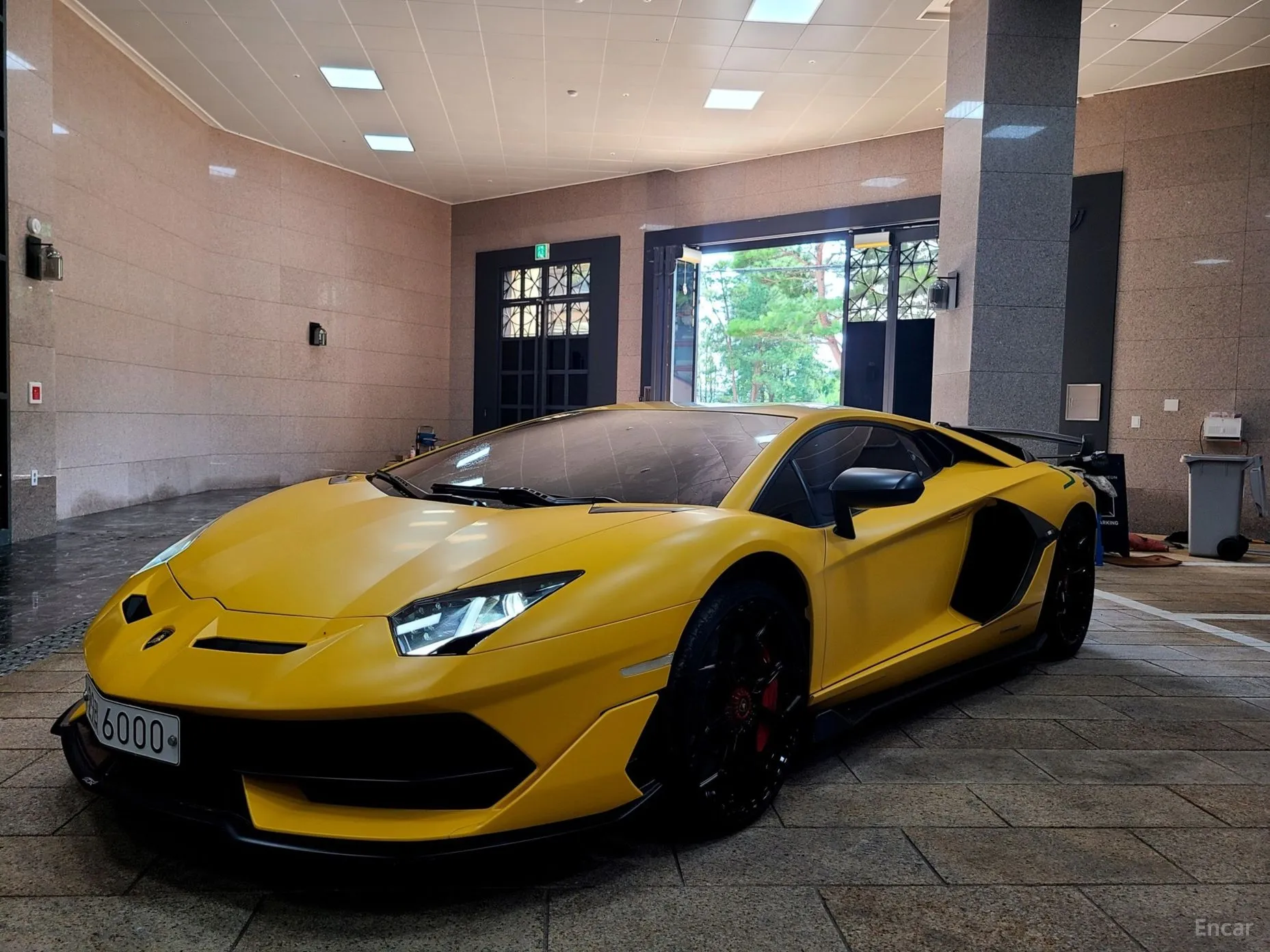 Lamborghini Aventador превью 3