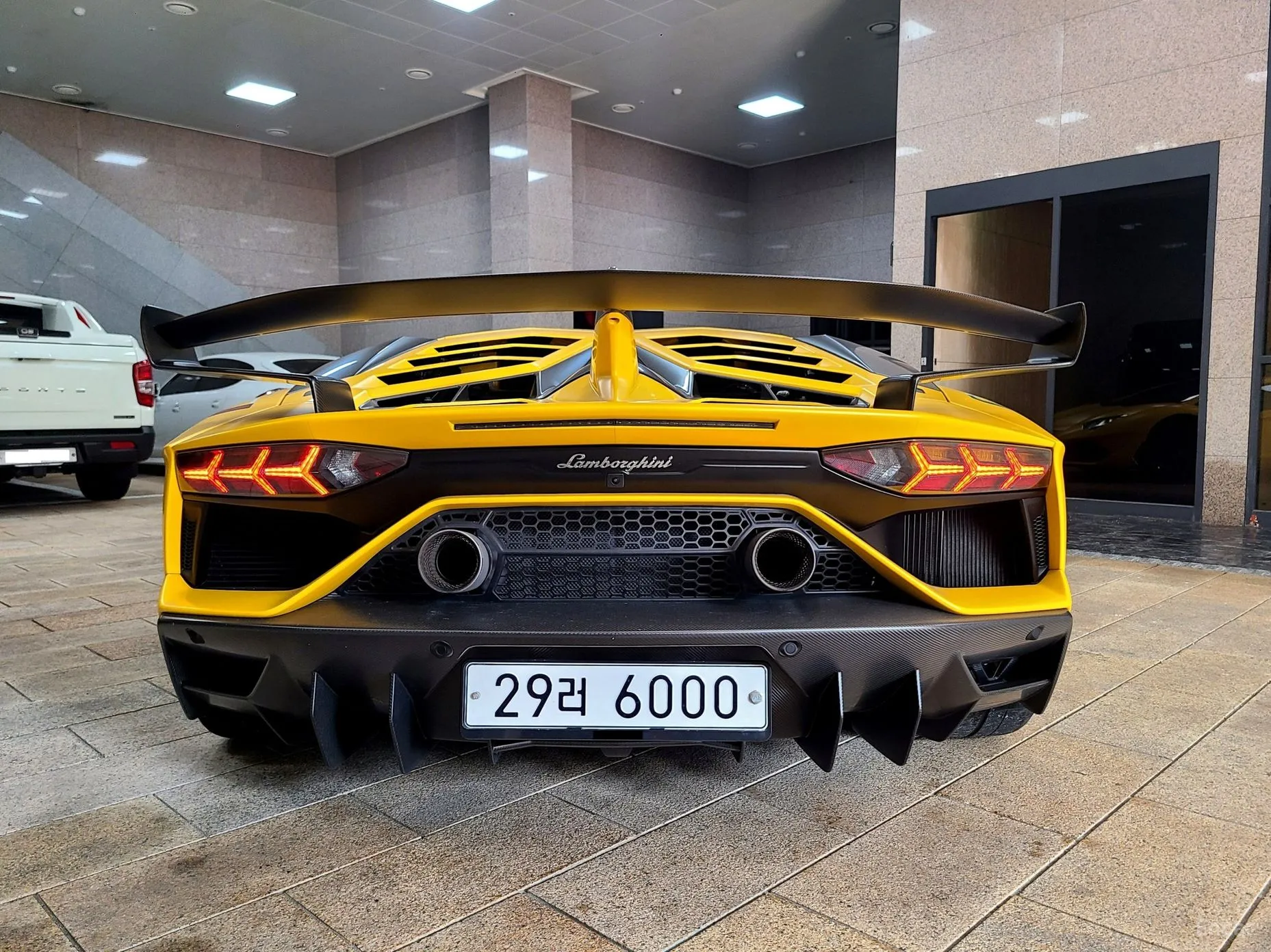 Lamborghini Aventador превью 6