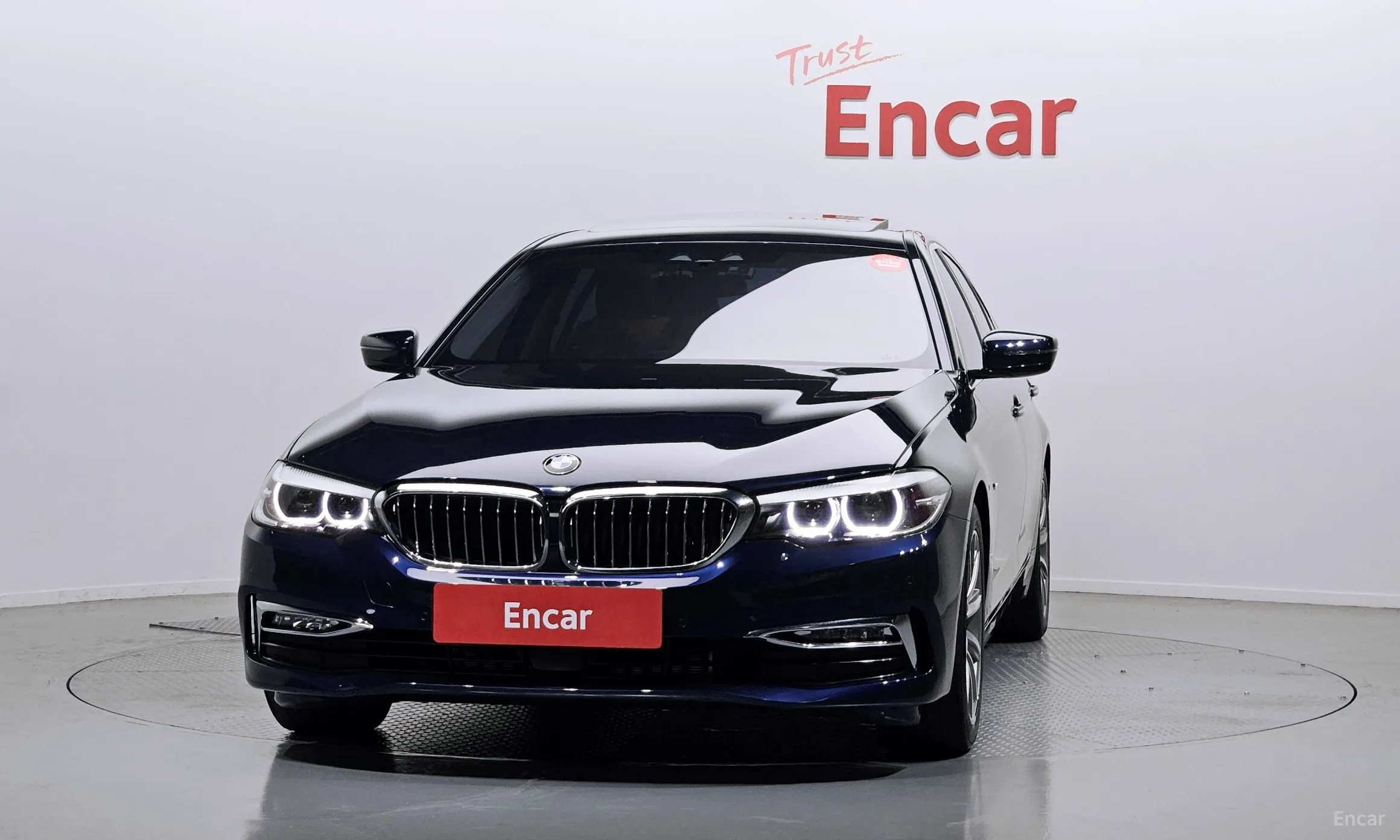 BMW 5 Series (G30) превью 2