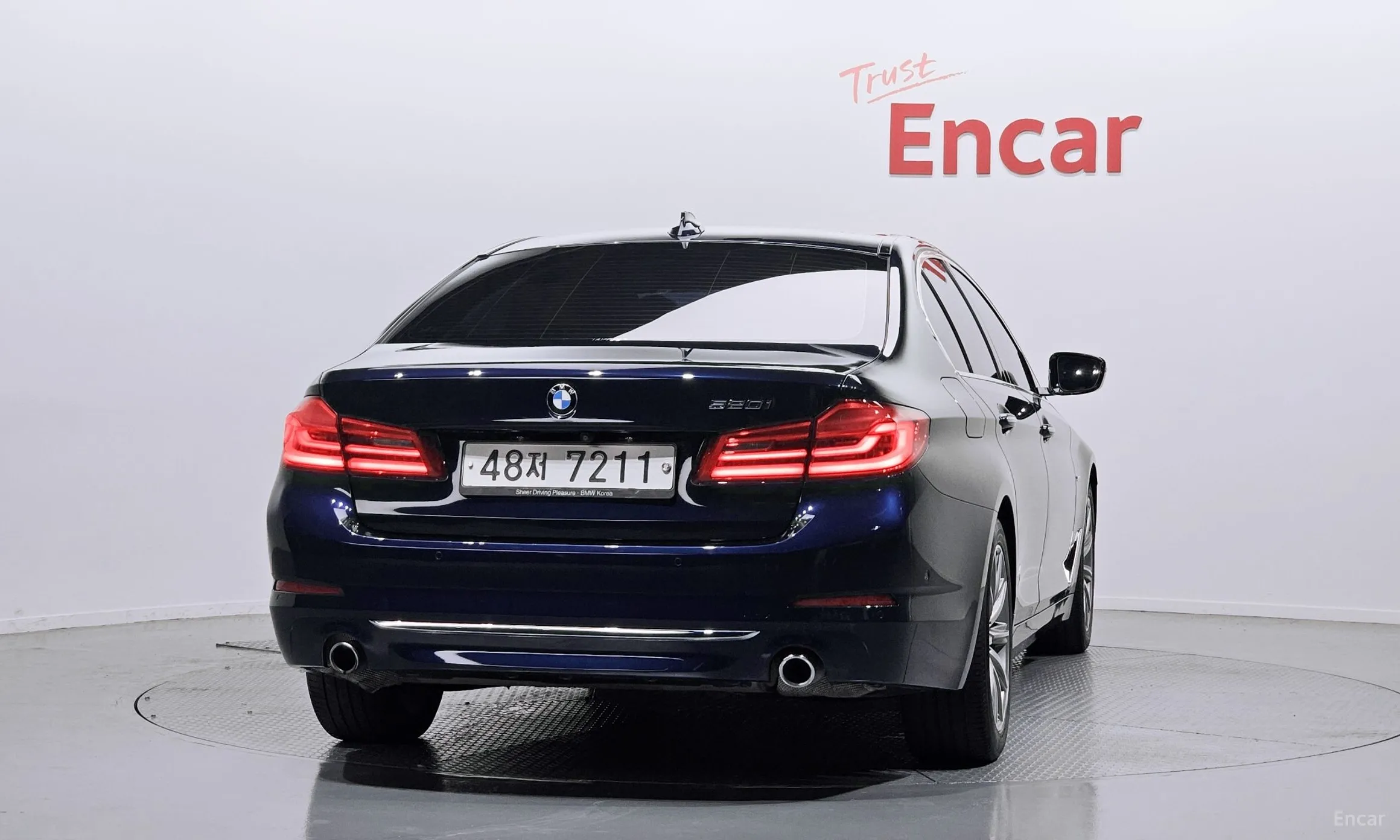 BMW 5 Series (G30) превью 3