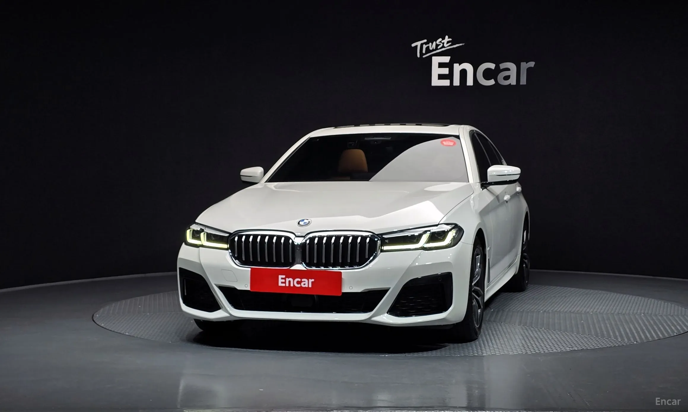 BMW 5 Series (G30) превью 2