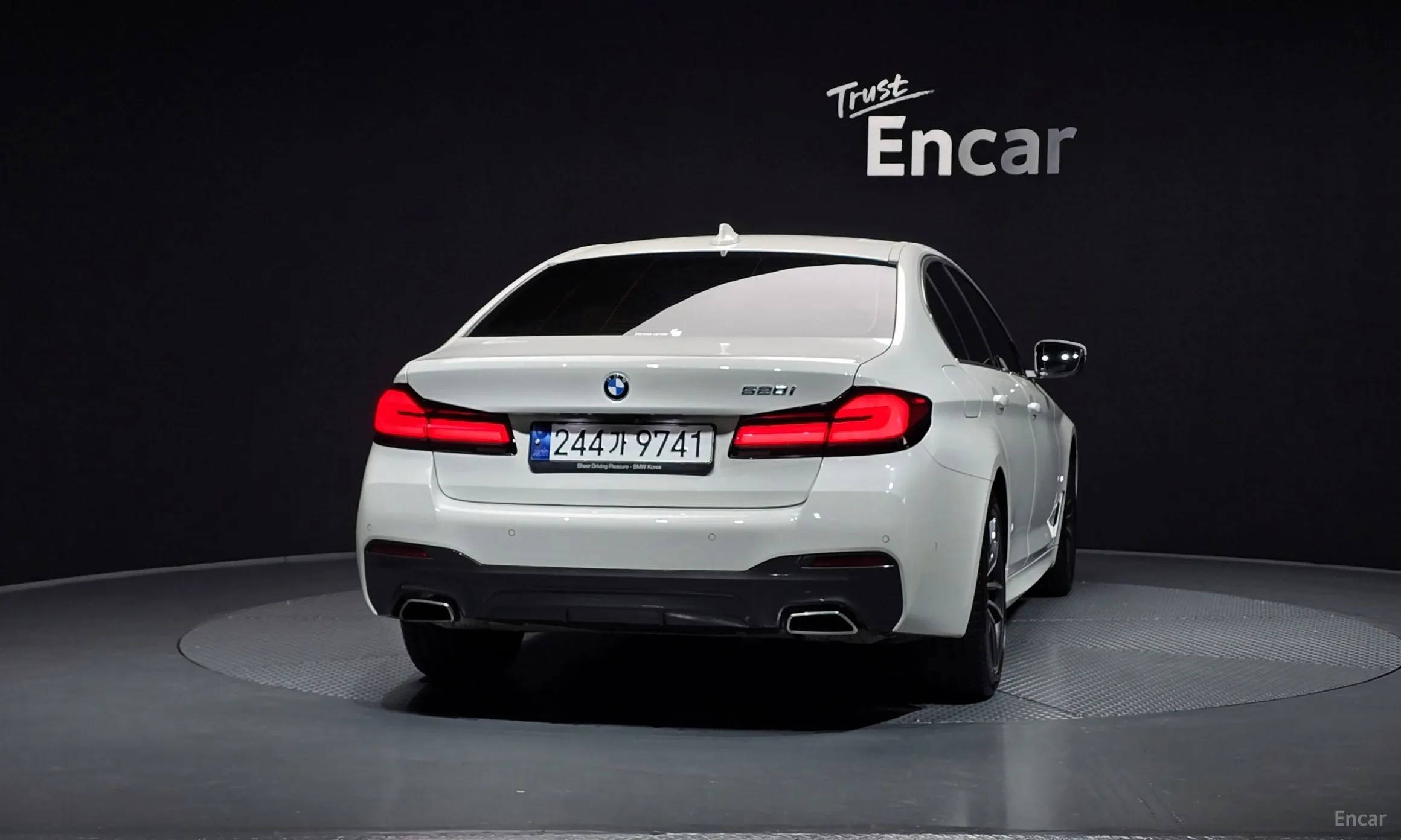 BMW 5 Series (G30) превью 3