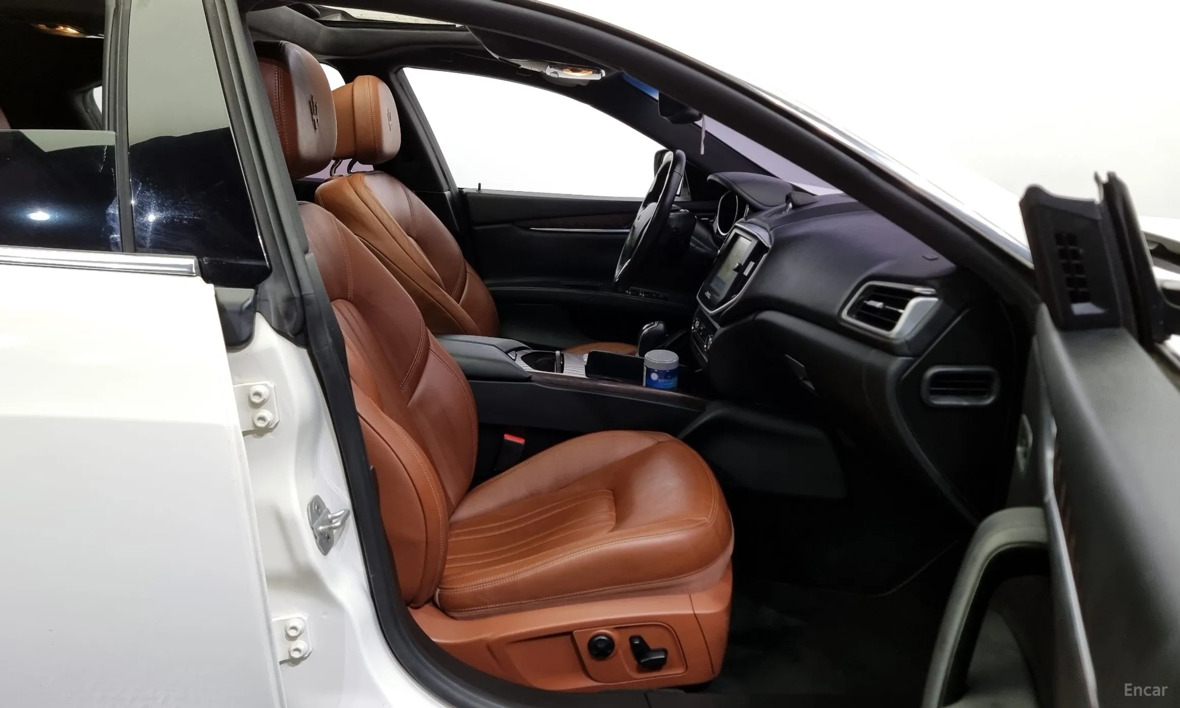 Maserati Ghibli превью 10