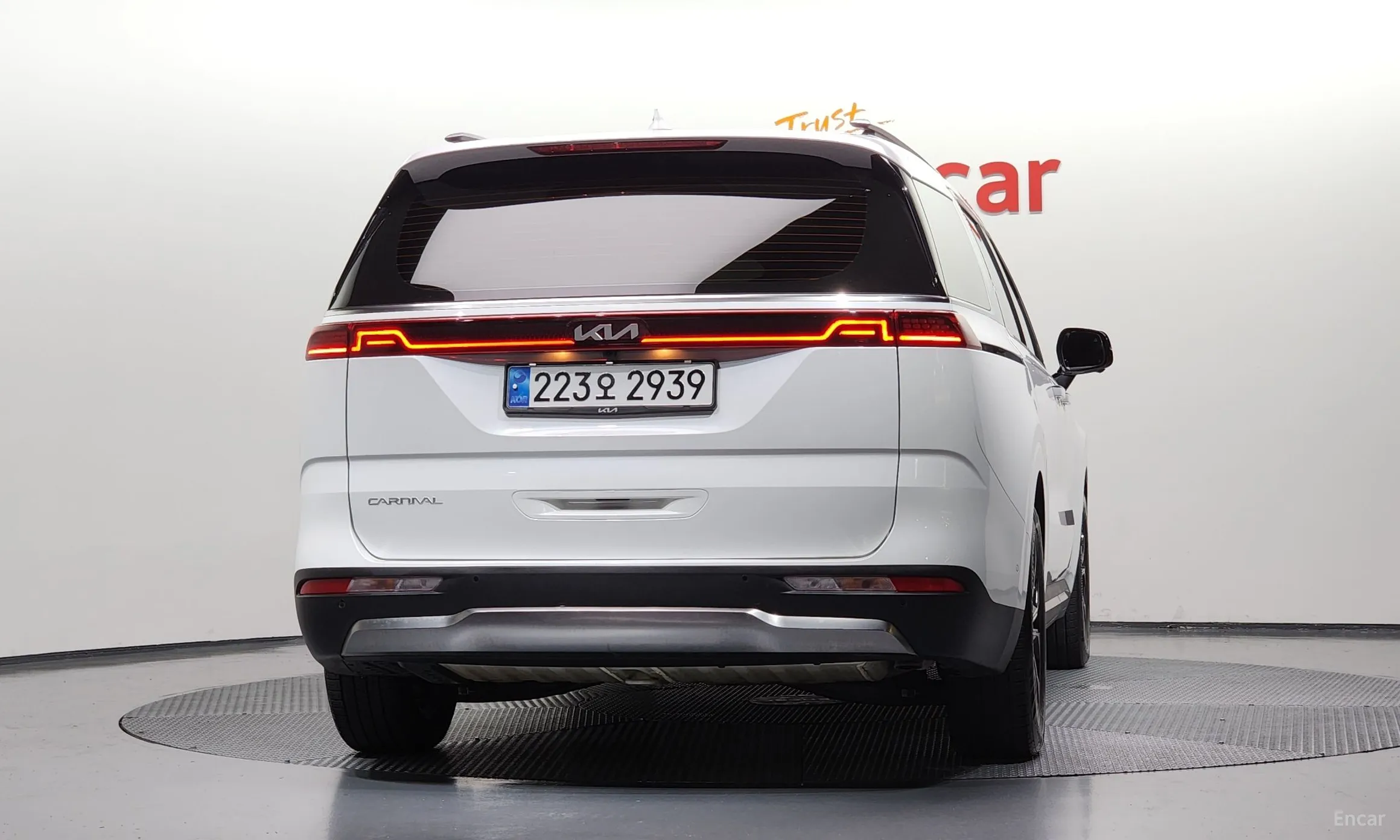 Kia Carnival Gen 4 превью 3