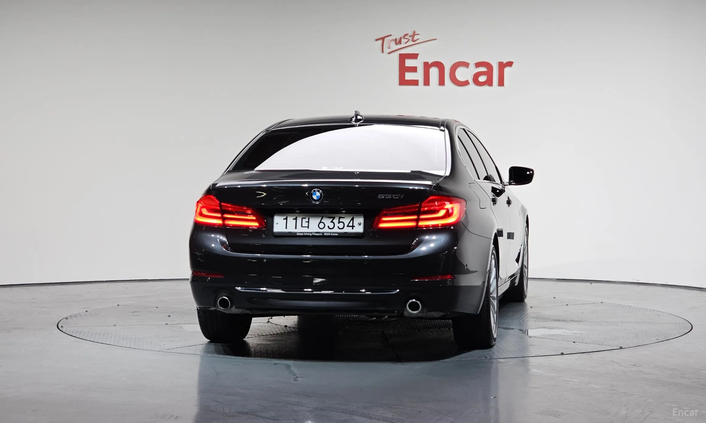 BMW 5 Series (G30) превью 3