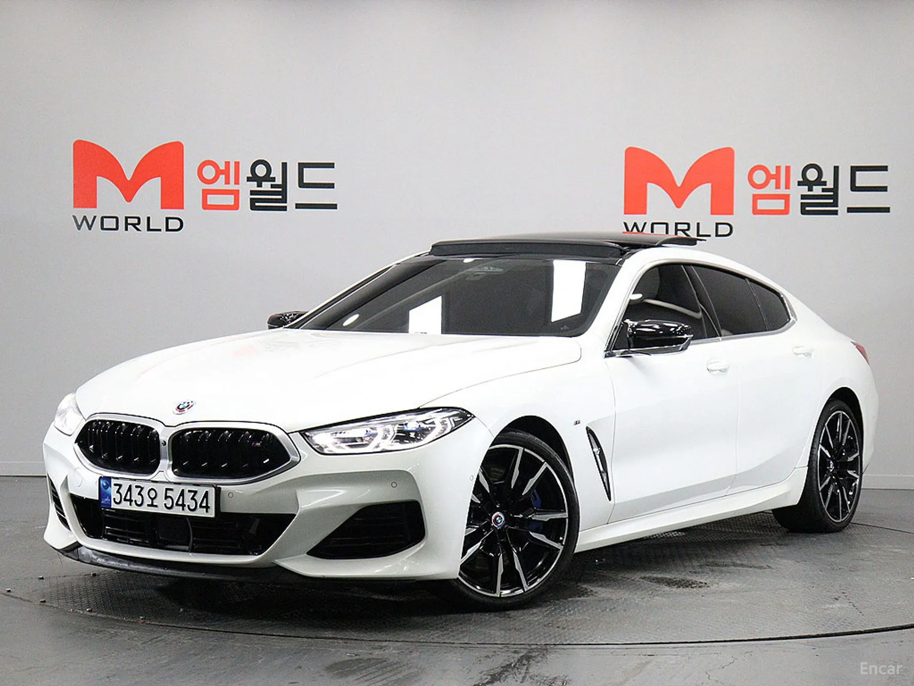BMW 8-series (G15)