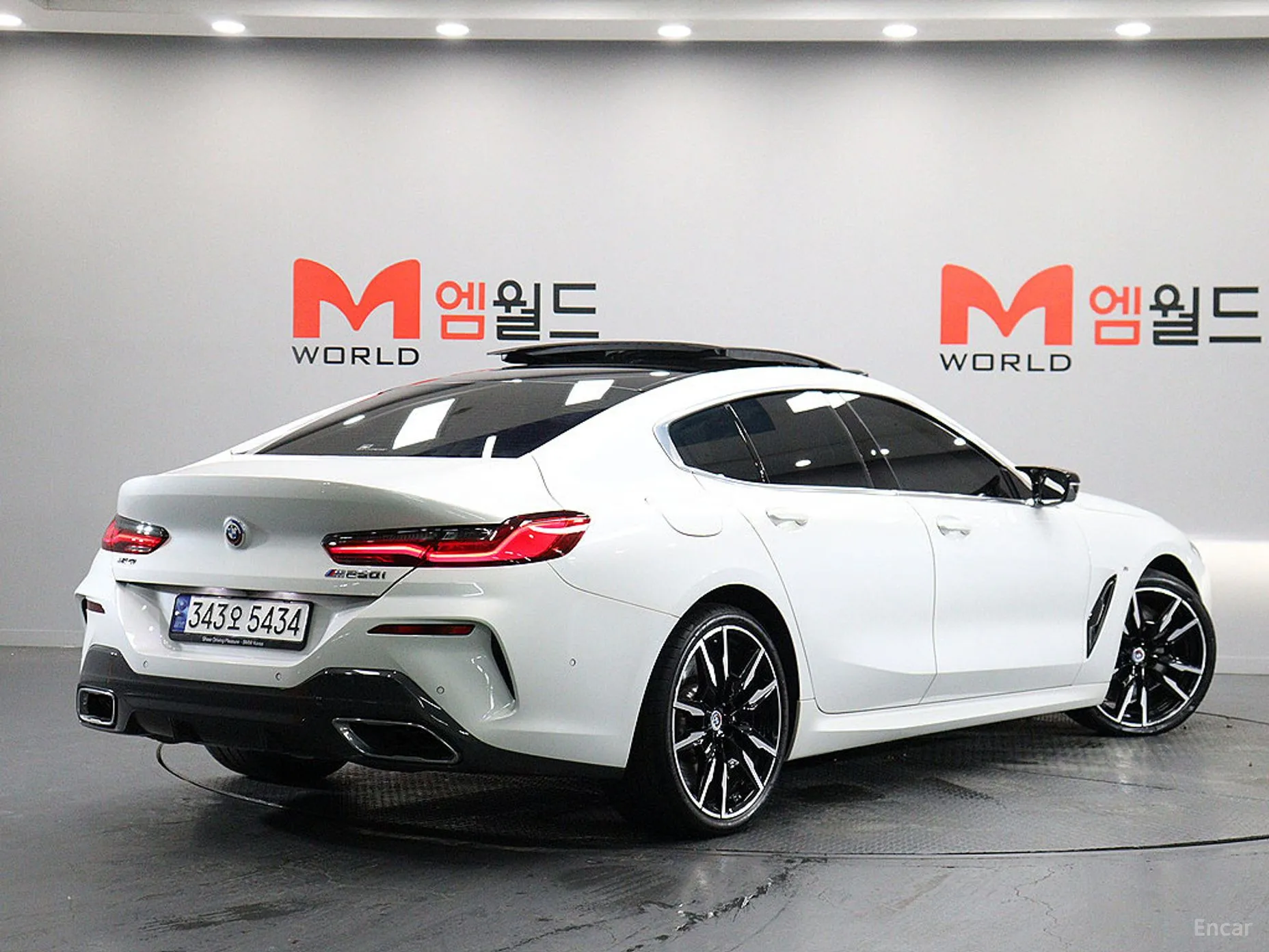 BMW 8-series (G15)