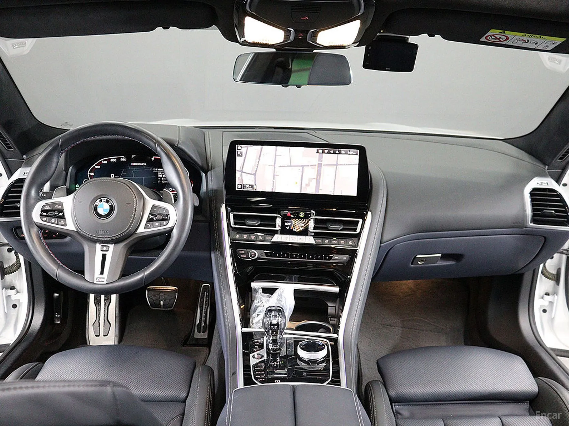 BMW 8-series (G15) превью 4
