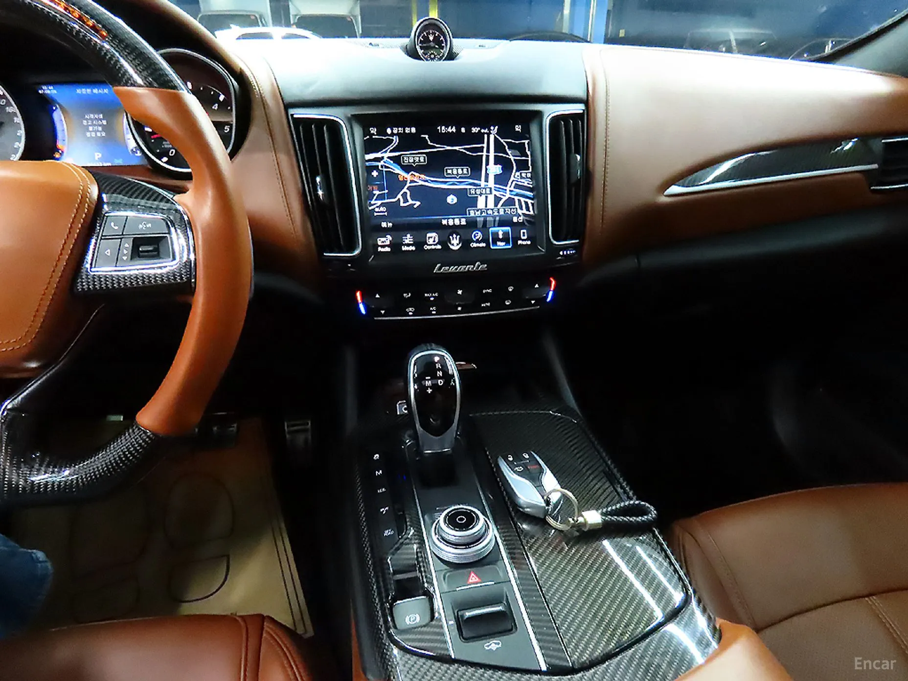 Maserati Levante превью 14