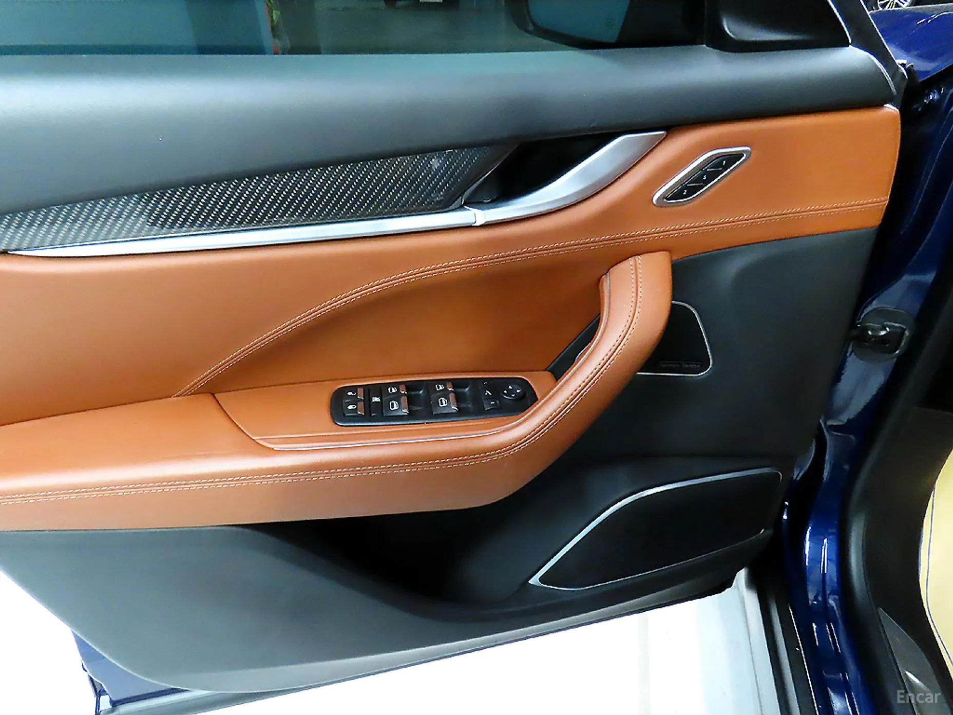 Maserati Levante превью 16
