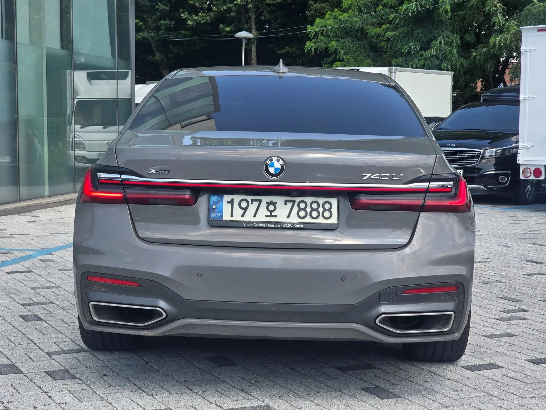 BMW 7 Series (G11) превью 3