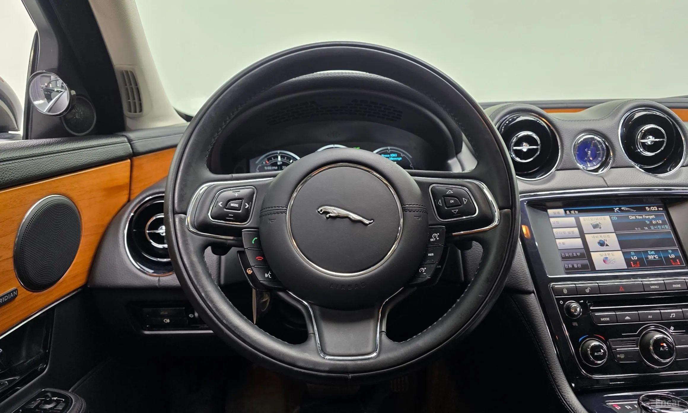 Jaguar All New XJ превью 14