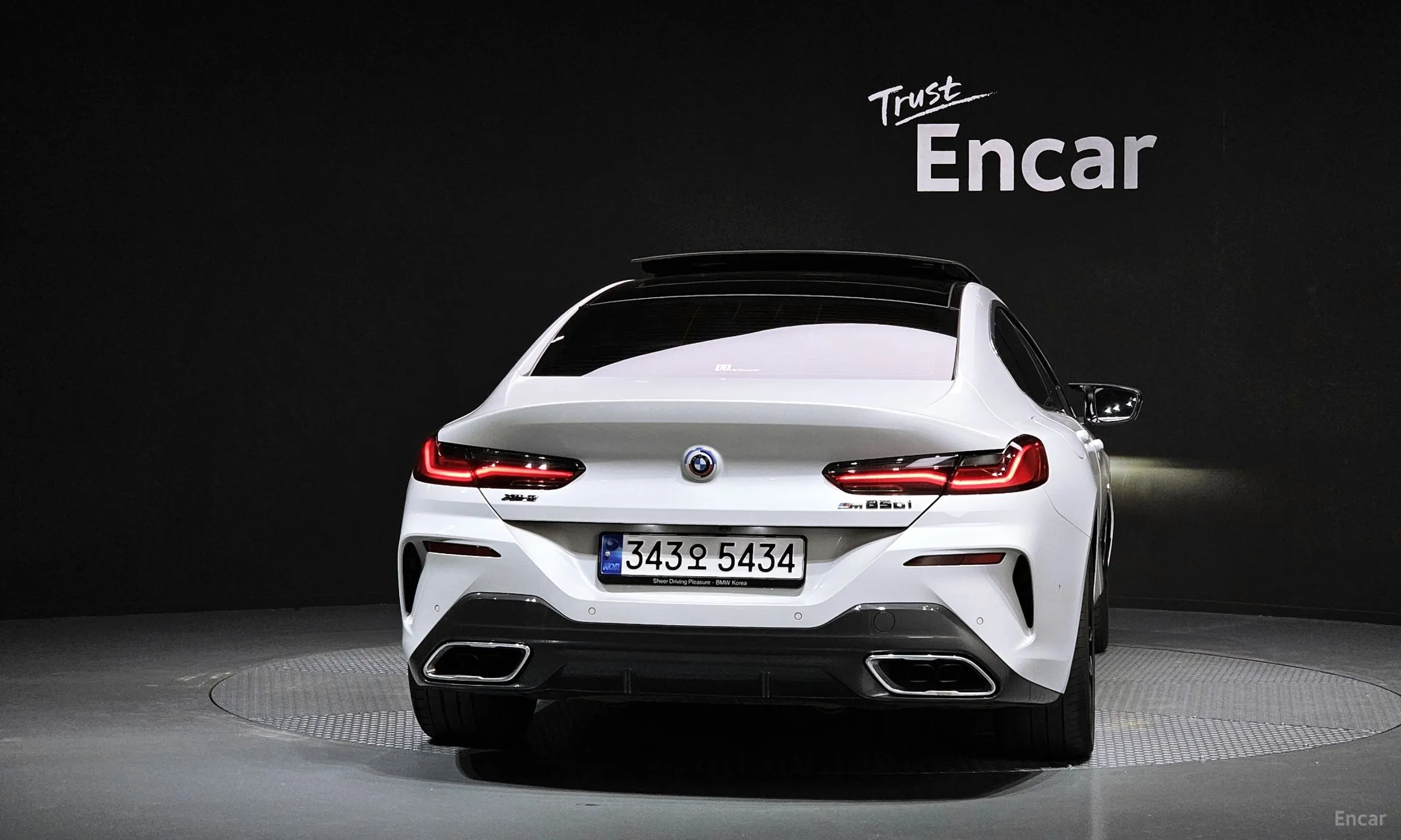 BMW 8-series (G15) превью 3