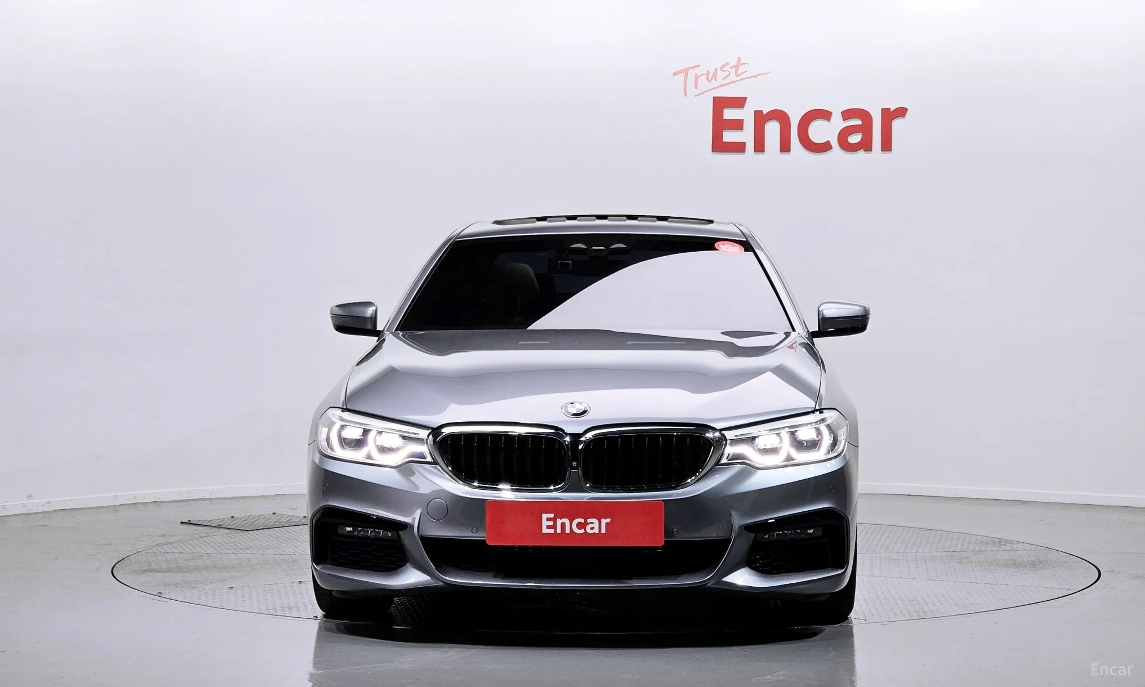 BMW 5 Series (G30) превью 2