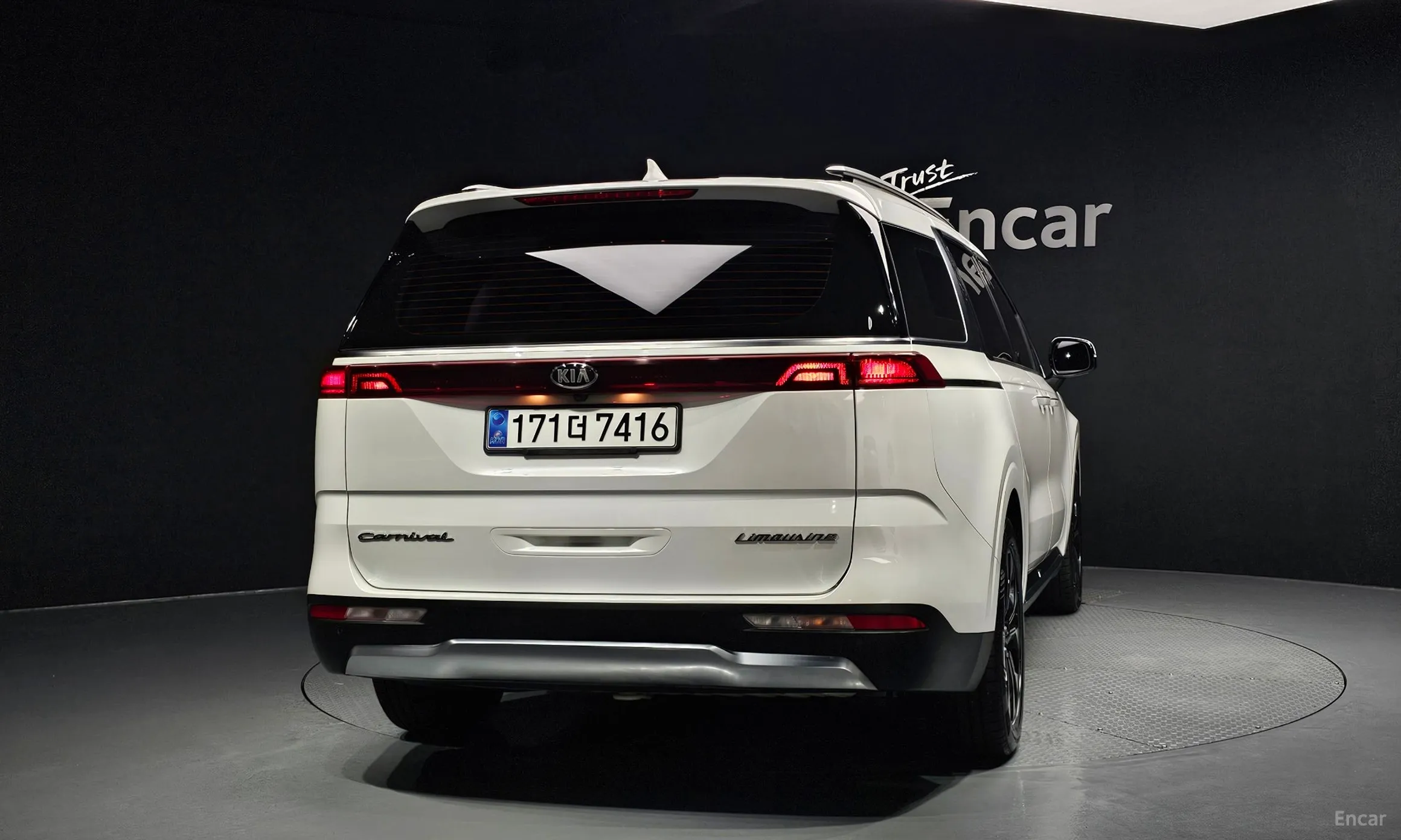 Kia Carnival Gen 4 превью 3