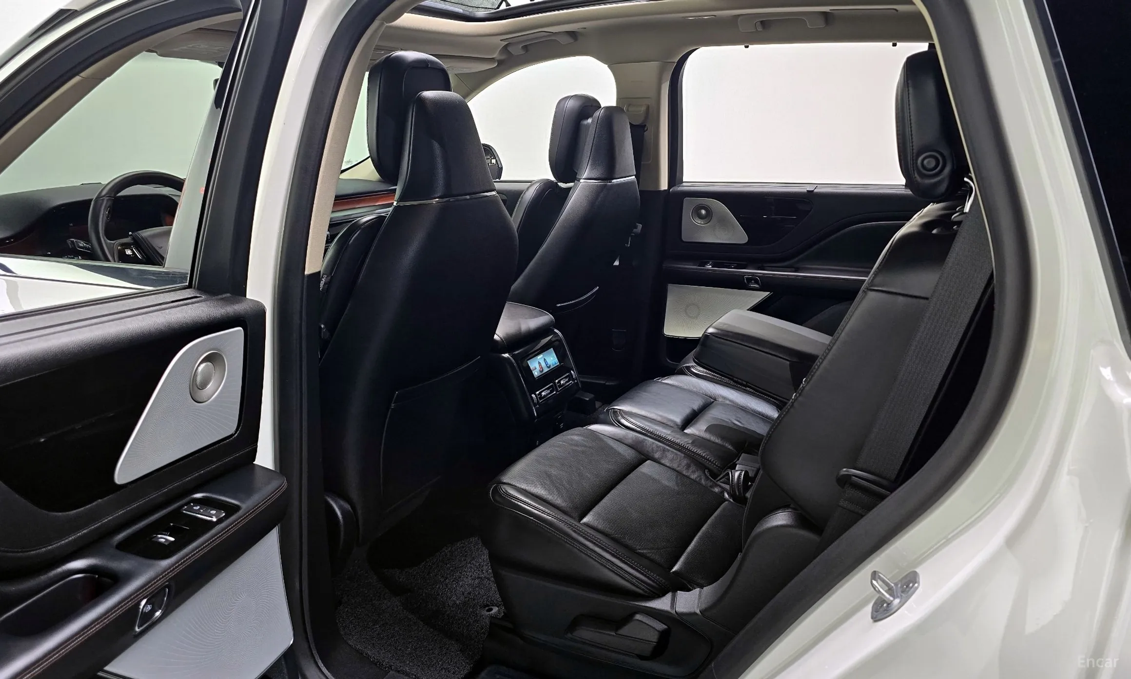 Lincoln Aviator 2nd Generation превью 11