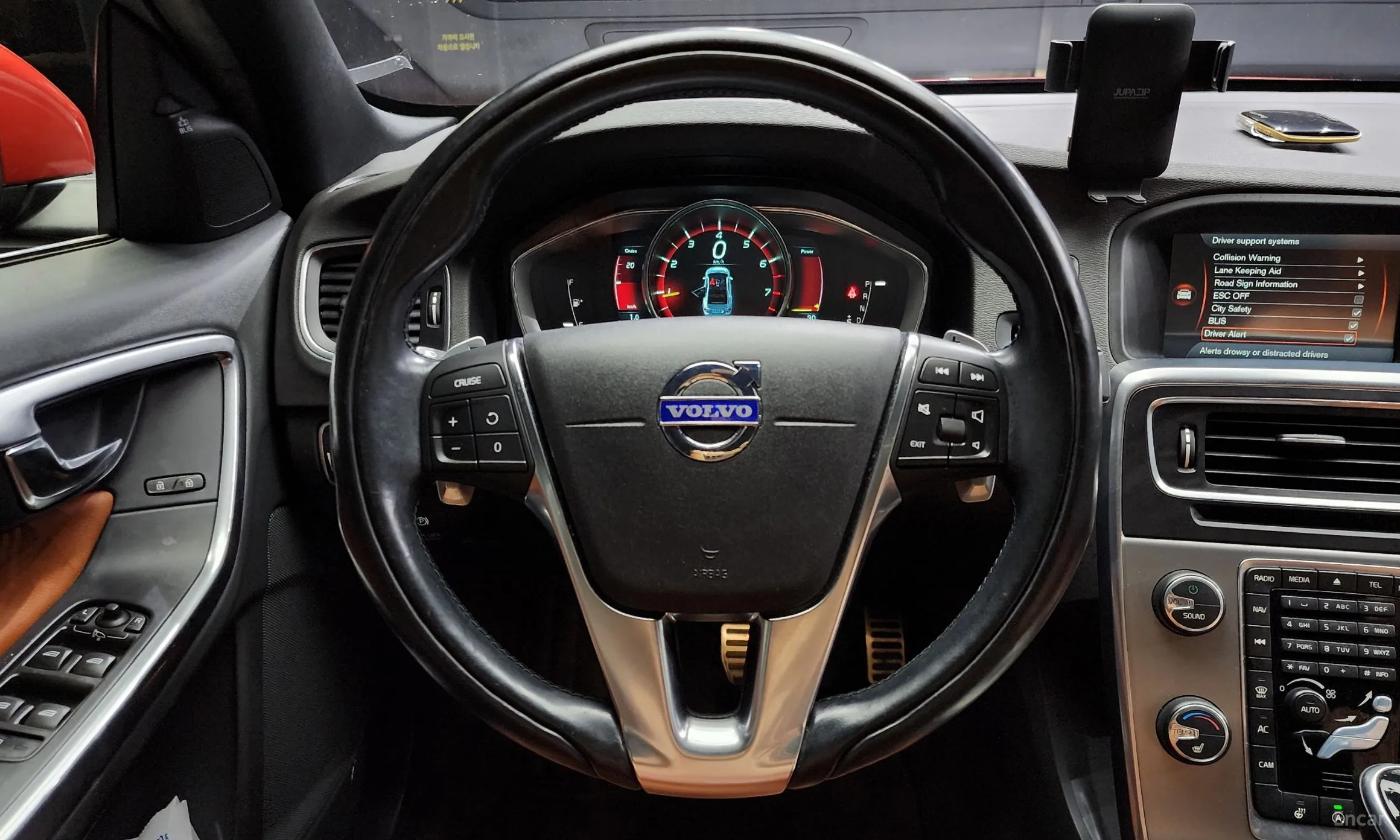 Volvo S60 превью 13