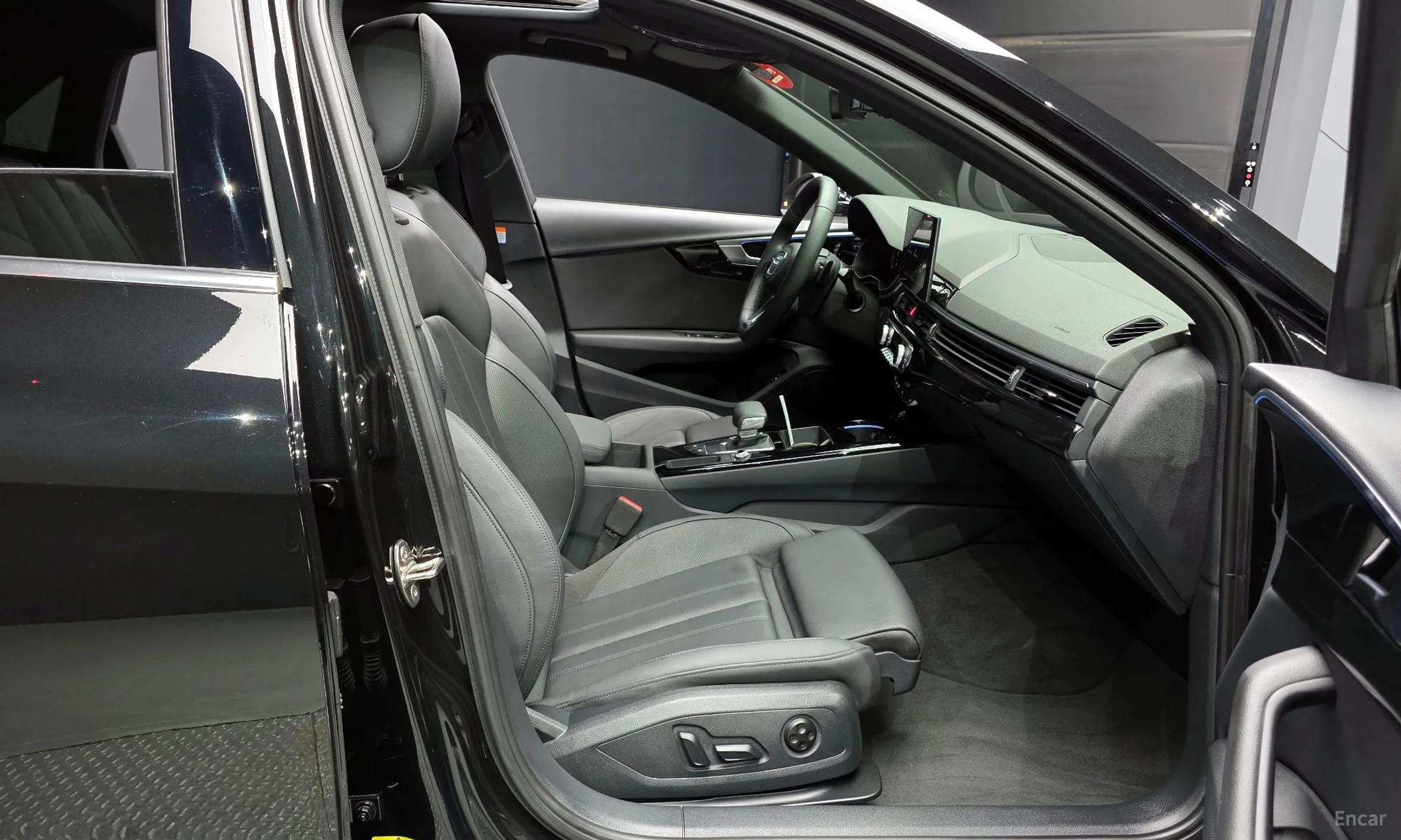 Audi A4 (B9) превью 11