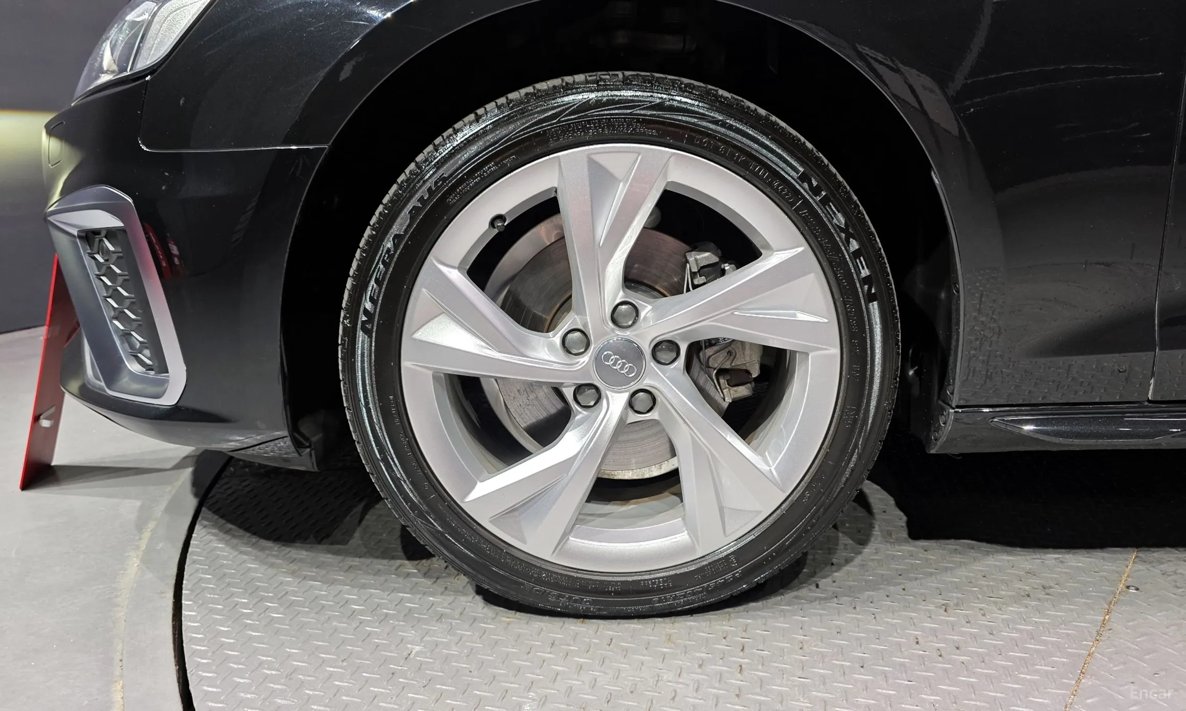 Audi A4 (B9) превью 5