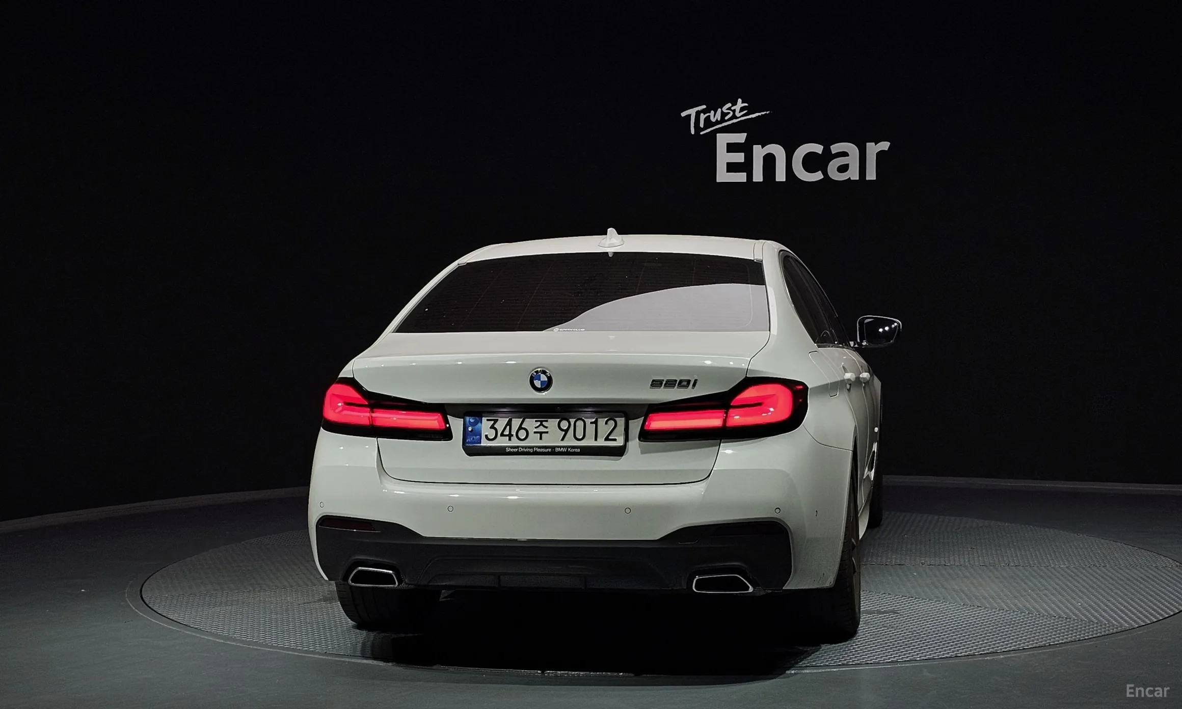 BMW 5 Series (G30) превью 3