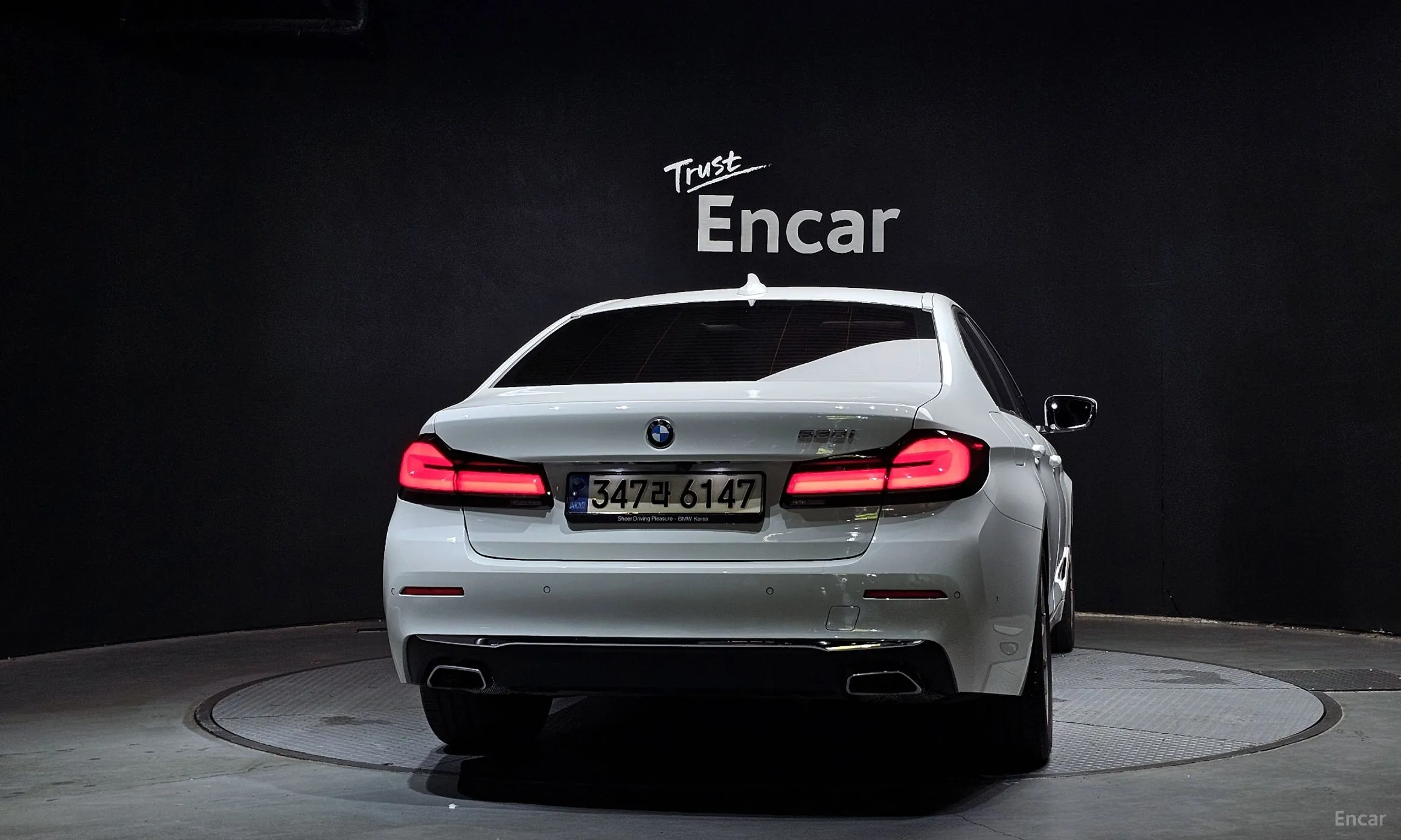 BMW 5 Series (G30) превью 3
