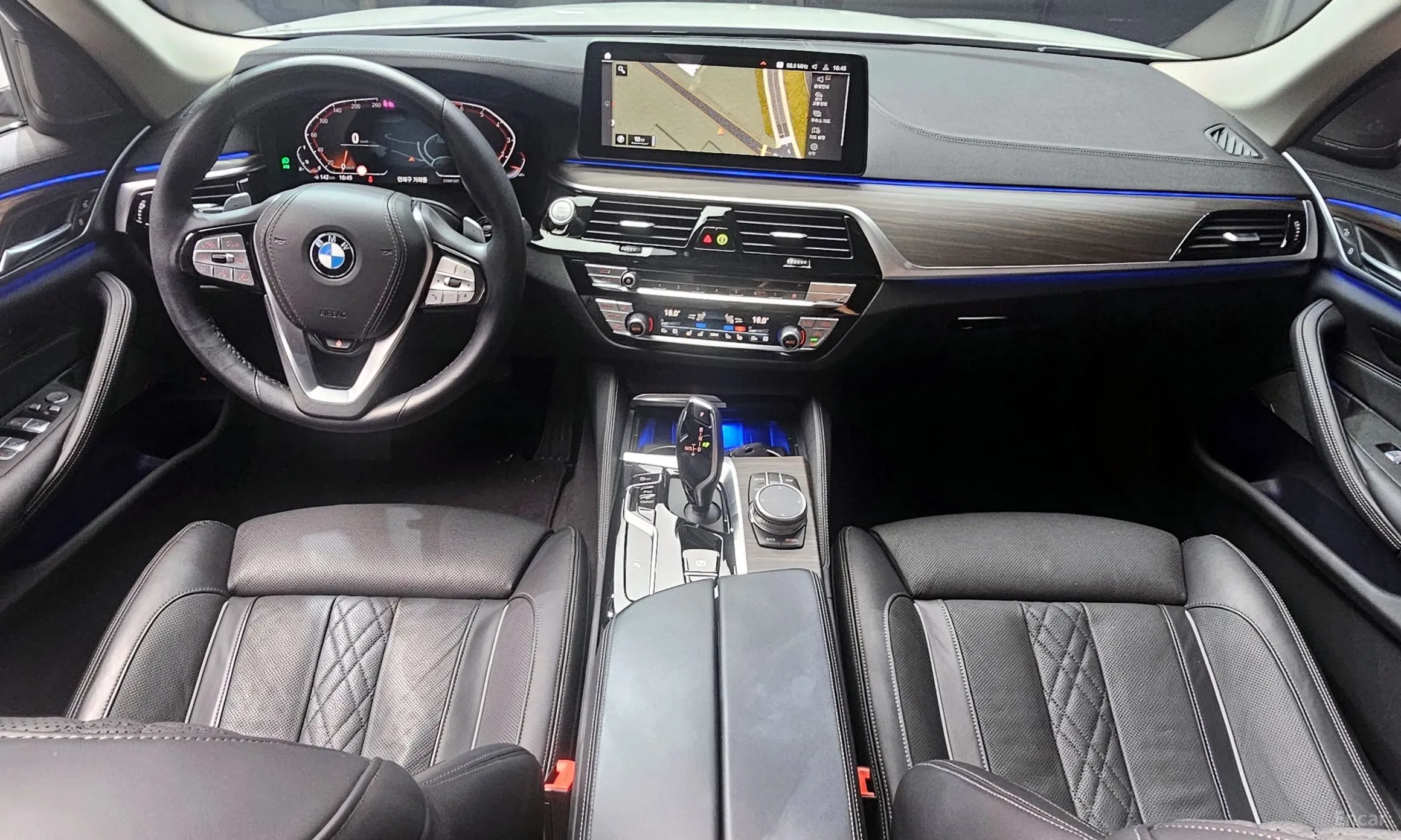 BMW 5 Series (G30) превью 4
