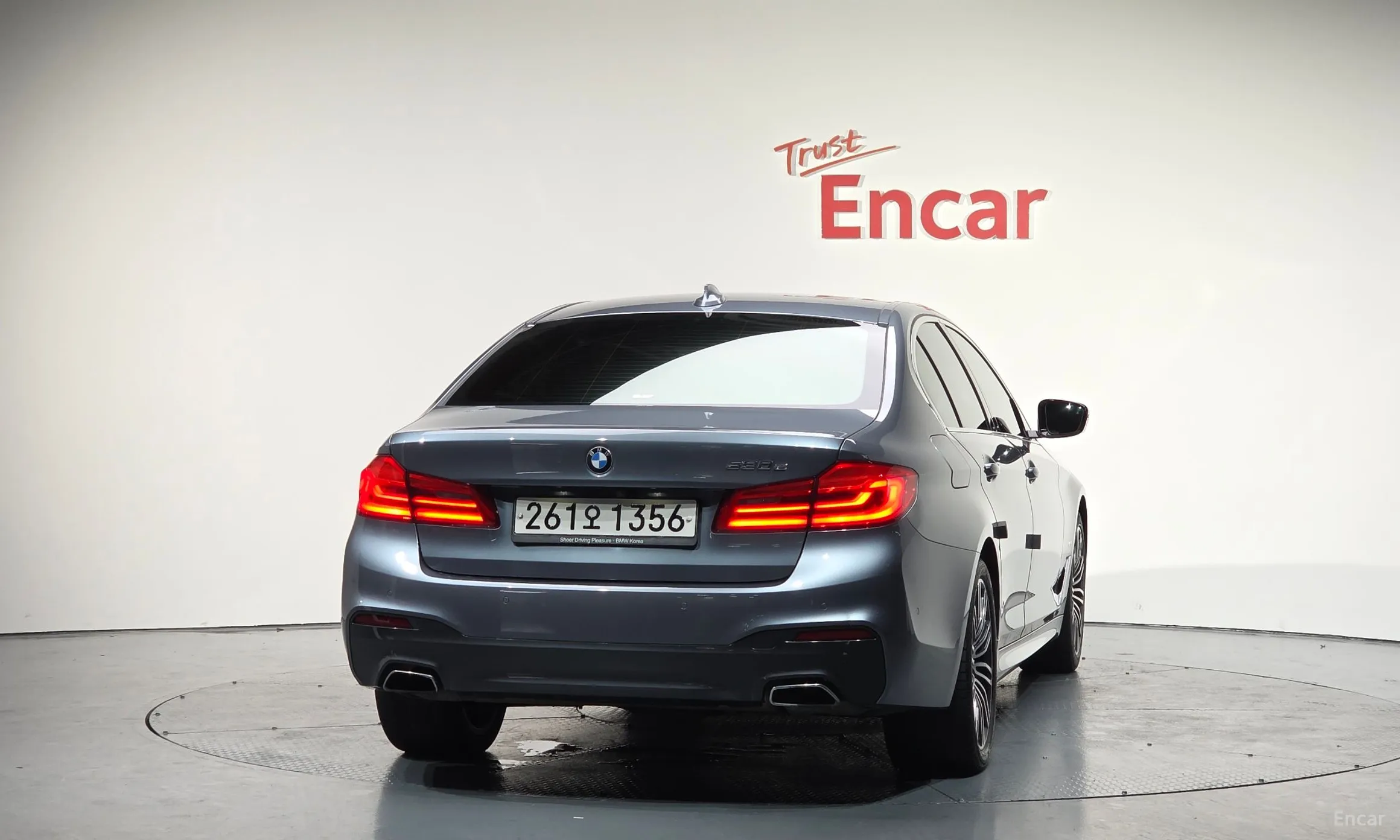BMW 5 Series (G30) превью 3